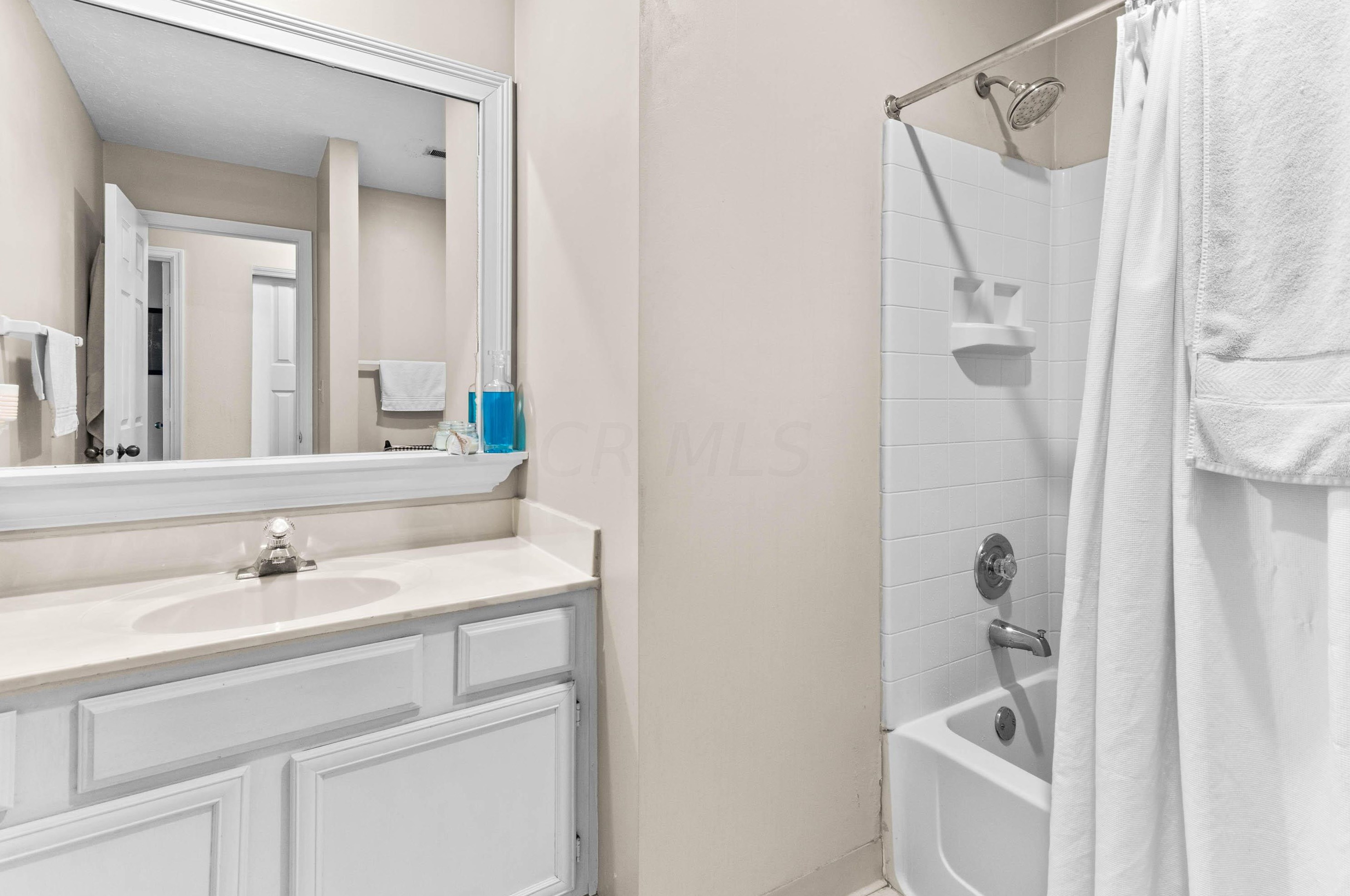 3456 Fishinger Mill Dr, Hilliard OH 43026-9307 exterior