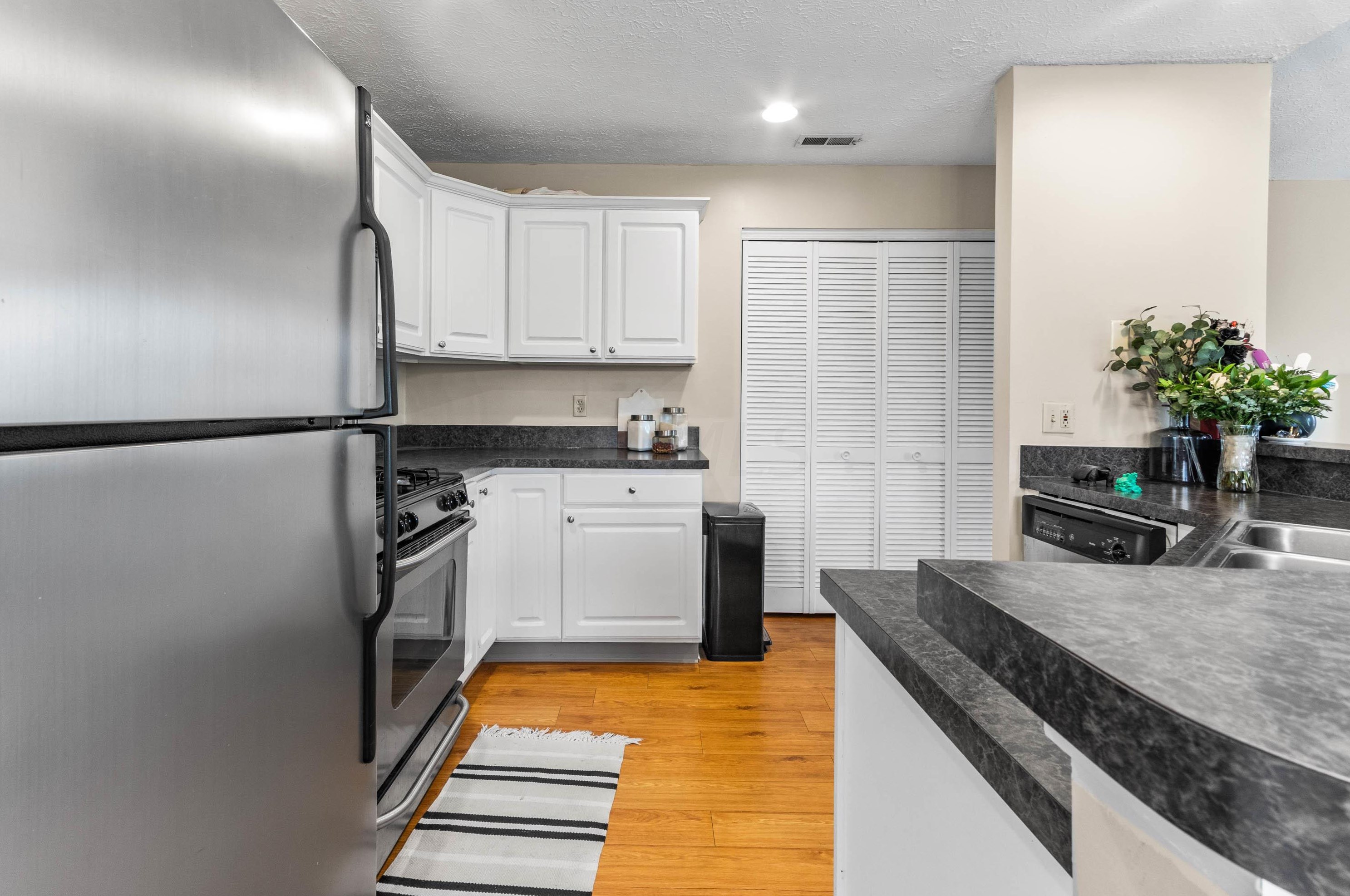 3456 Fishinger Mill Dr, Hilliard OH 43026-9307 exterior