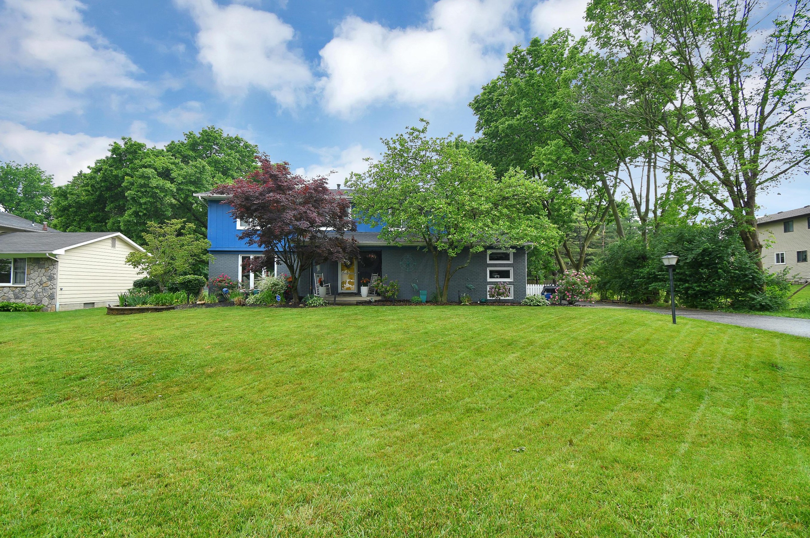 693 Strawberry Hill Rd, Columbus, OH 43213-3445