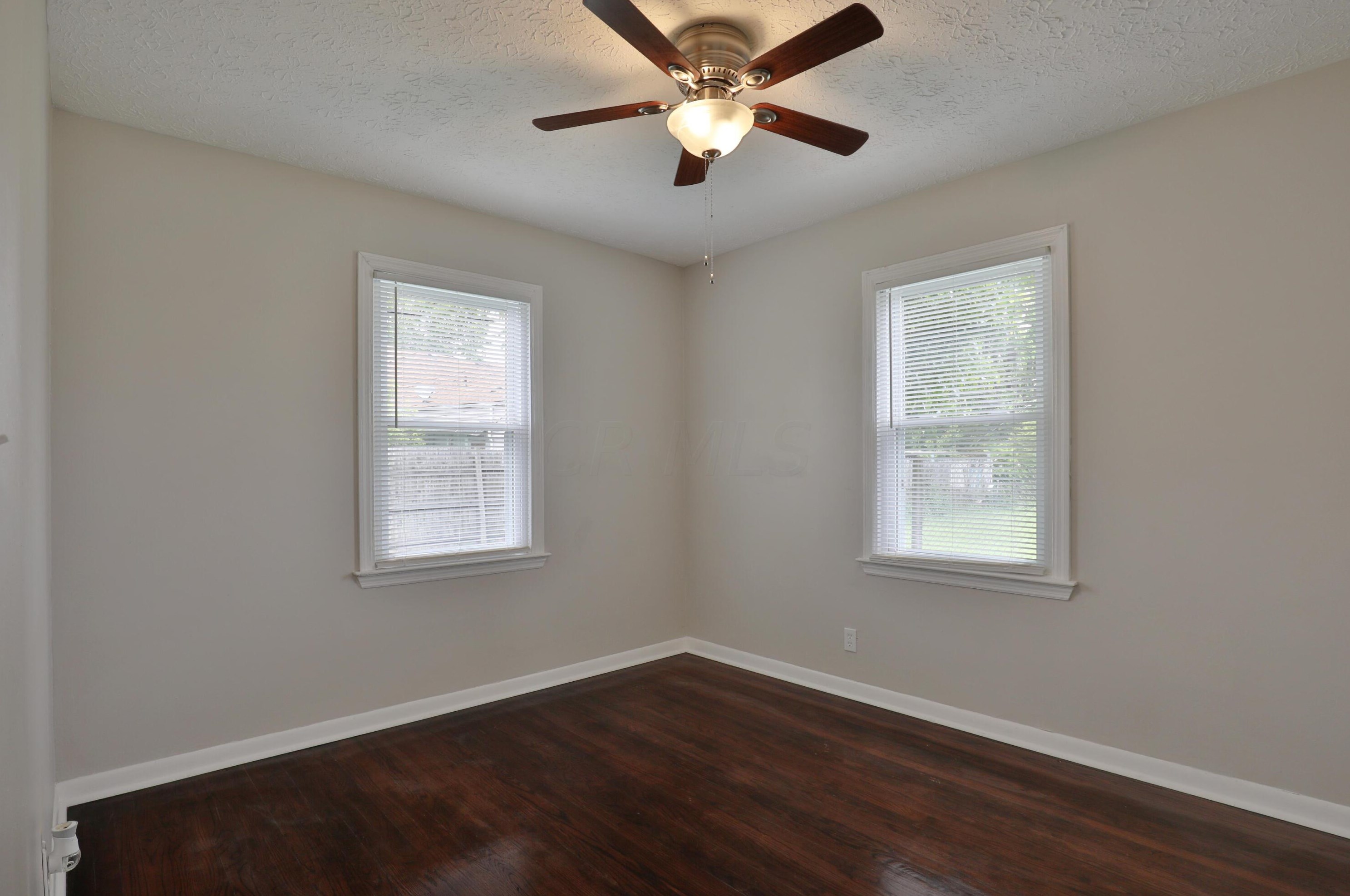 896 Longview Ave, Columbus OH 43224-3922 exterior