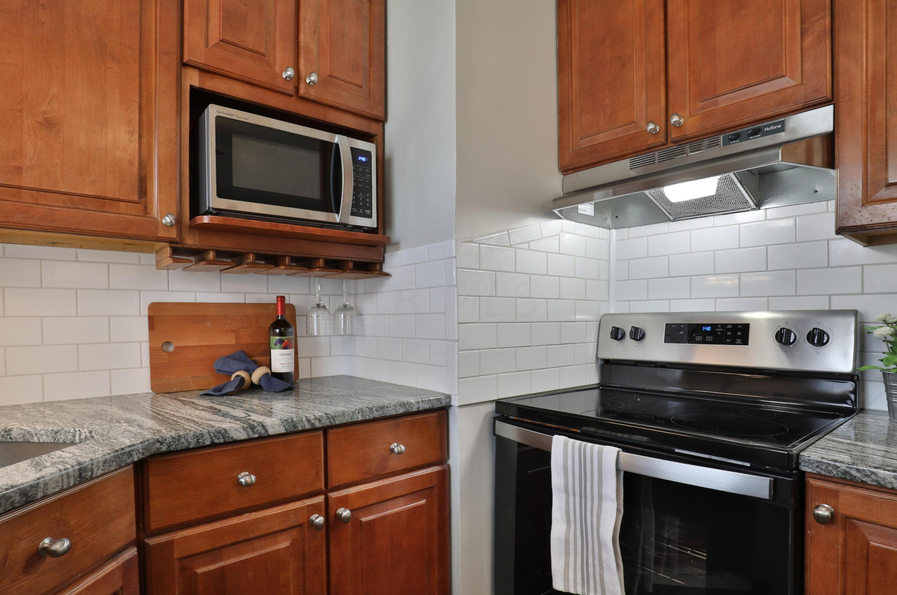 896 Longview Ave, Columbus OH 43224-3922 exterior