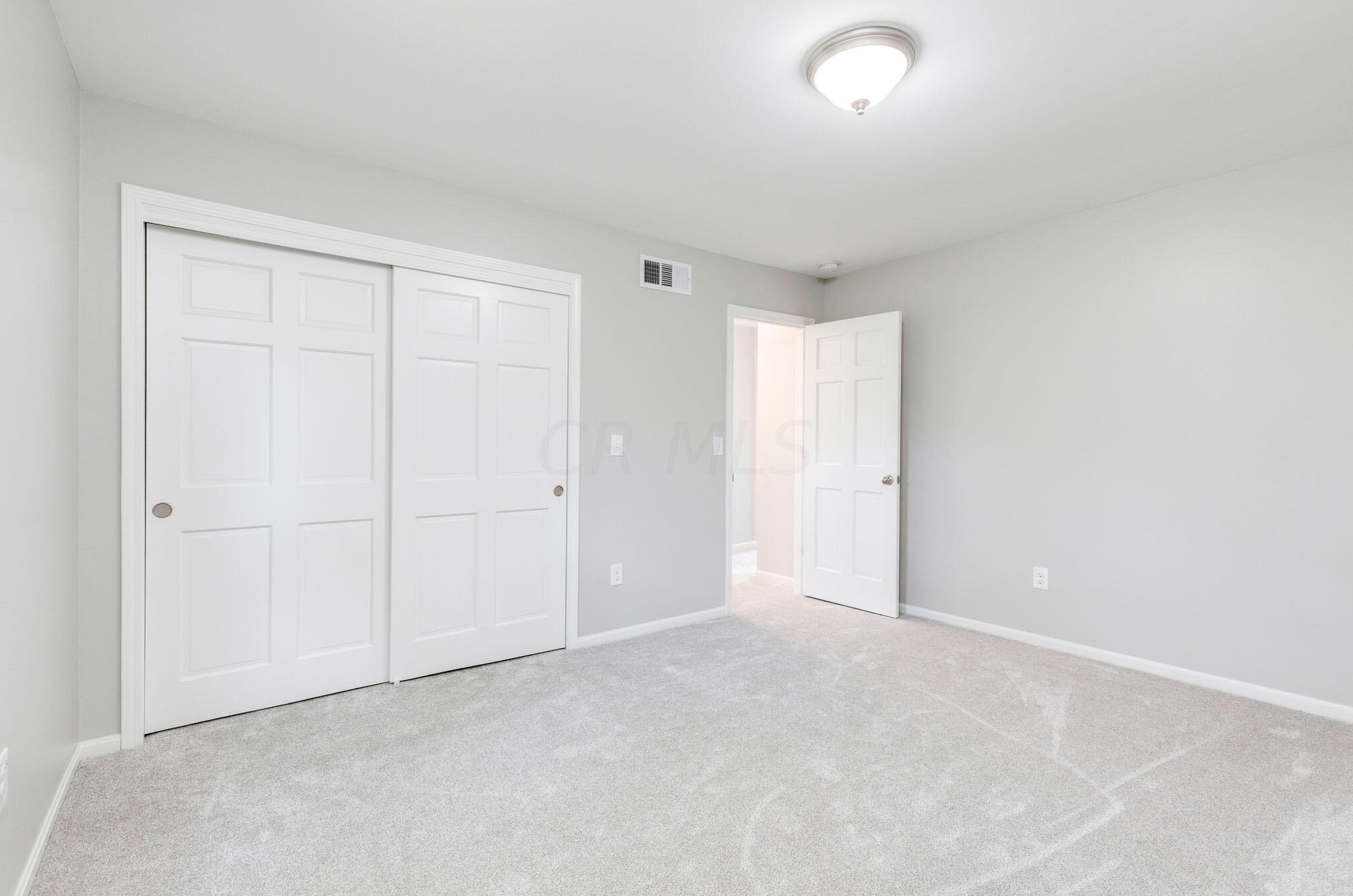 1431 Linbrook Ct, Columbus OH  43235-5132 exterior