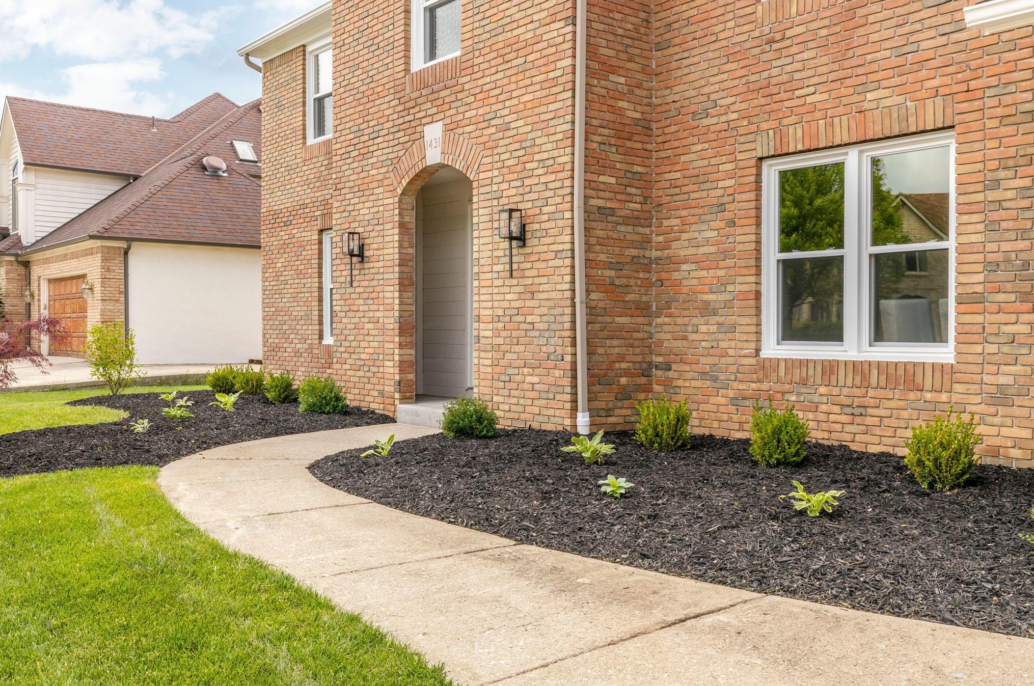 1431 Linbrook Ct, Columbus OH  43235-5132 exterior