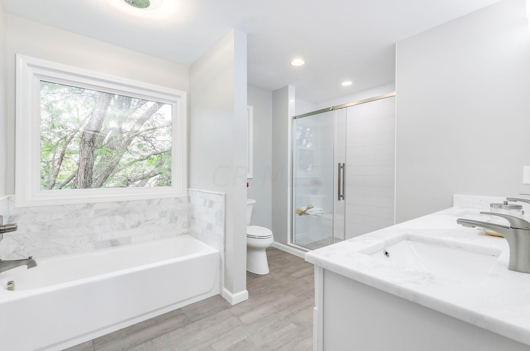 1431 Linbrook Ct, Columbus OH  43235-5132 exterior