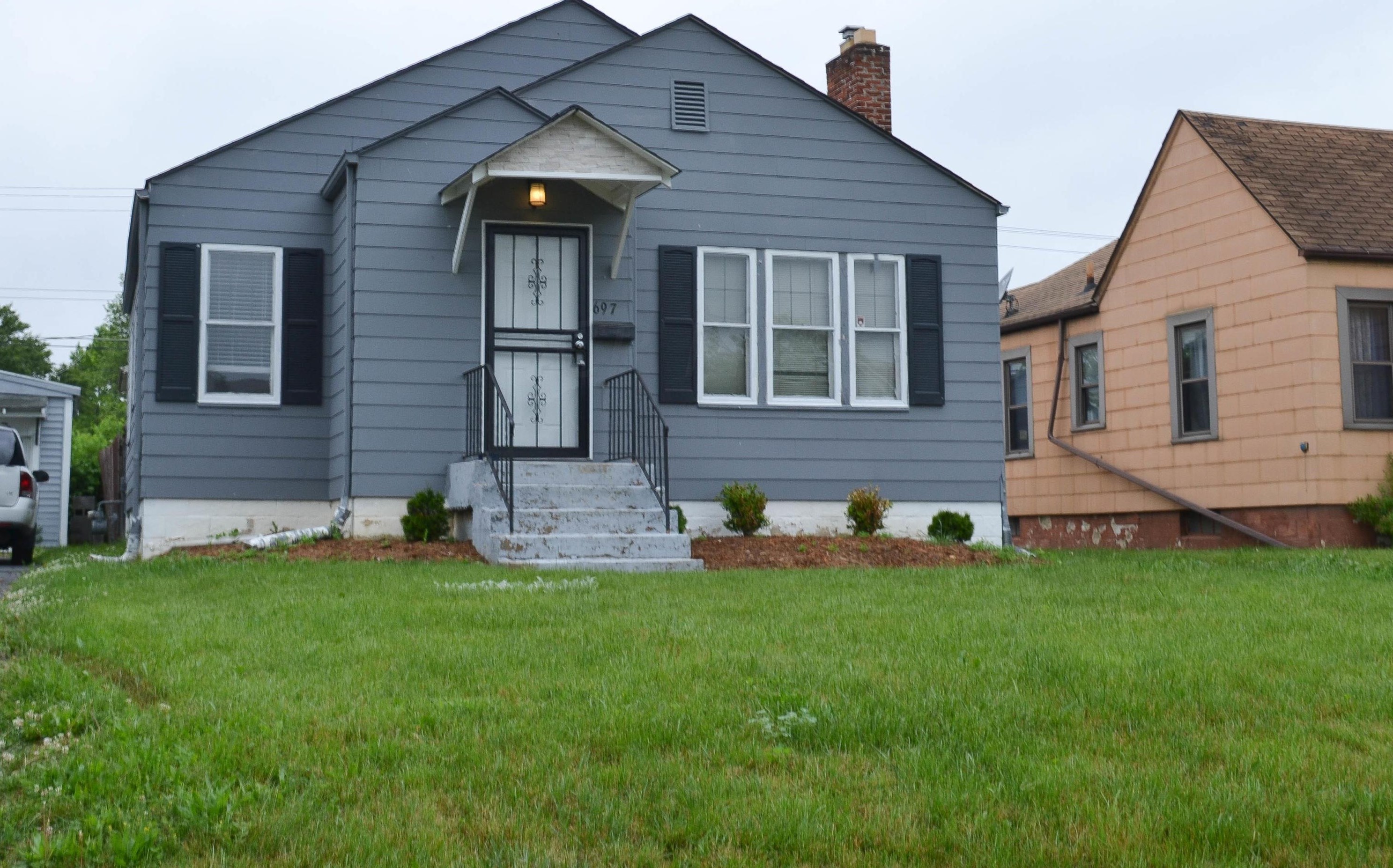 697 Warren Ave, Columbus, OH 43204-2956