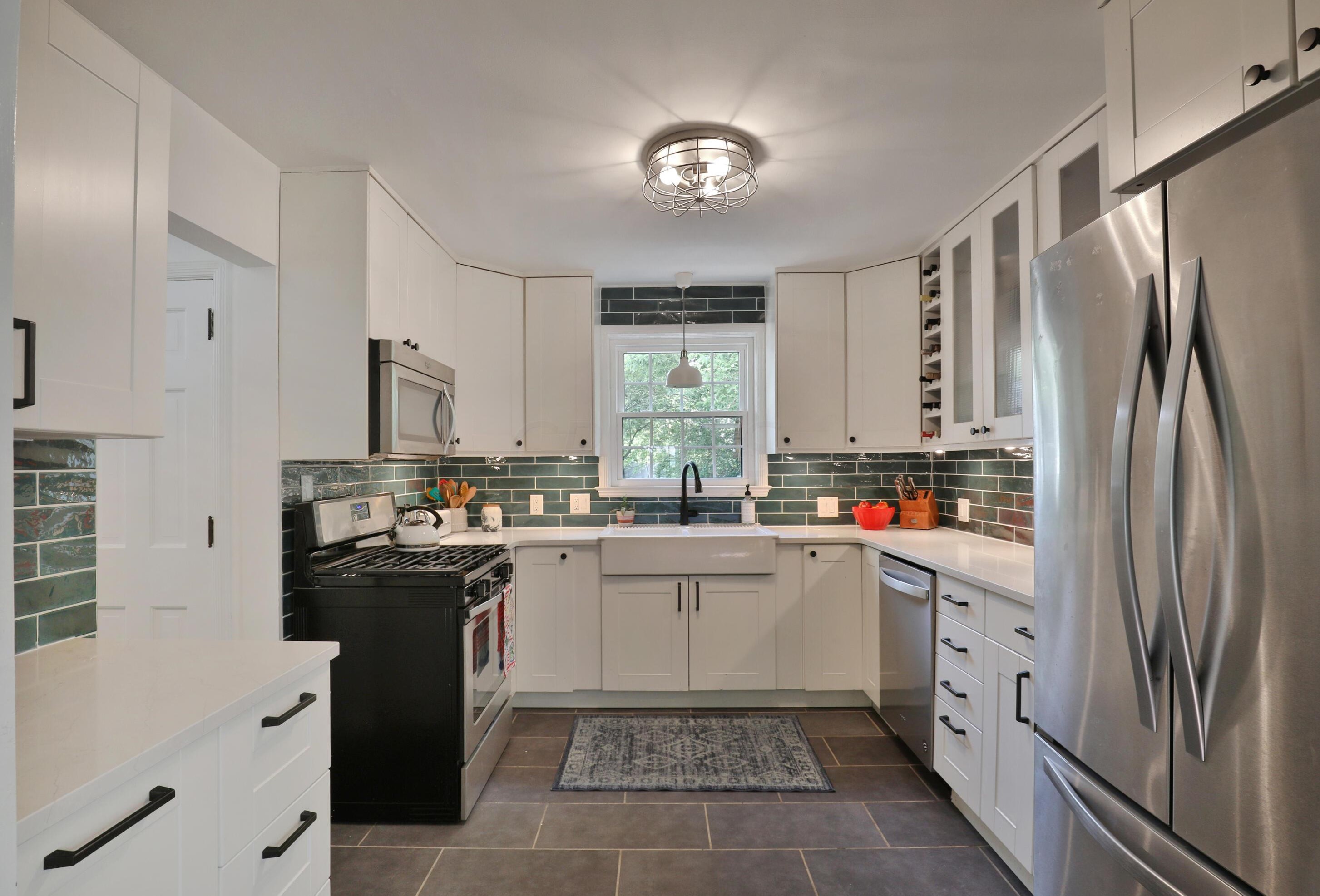 55 Henderson Rd, Columbus OH 43220-2288 exterior