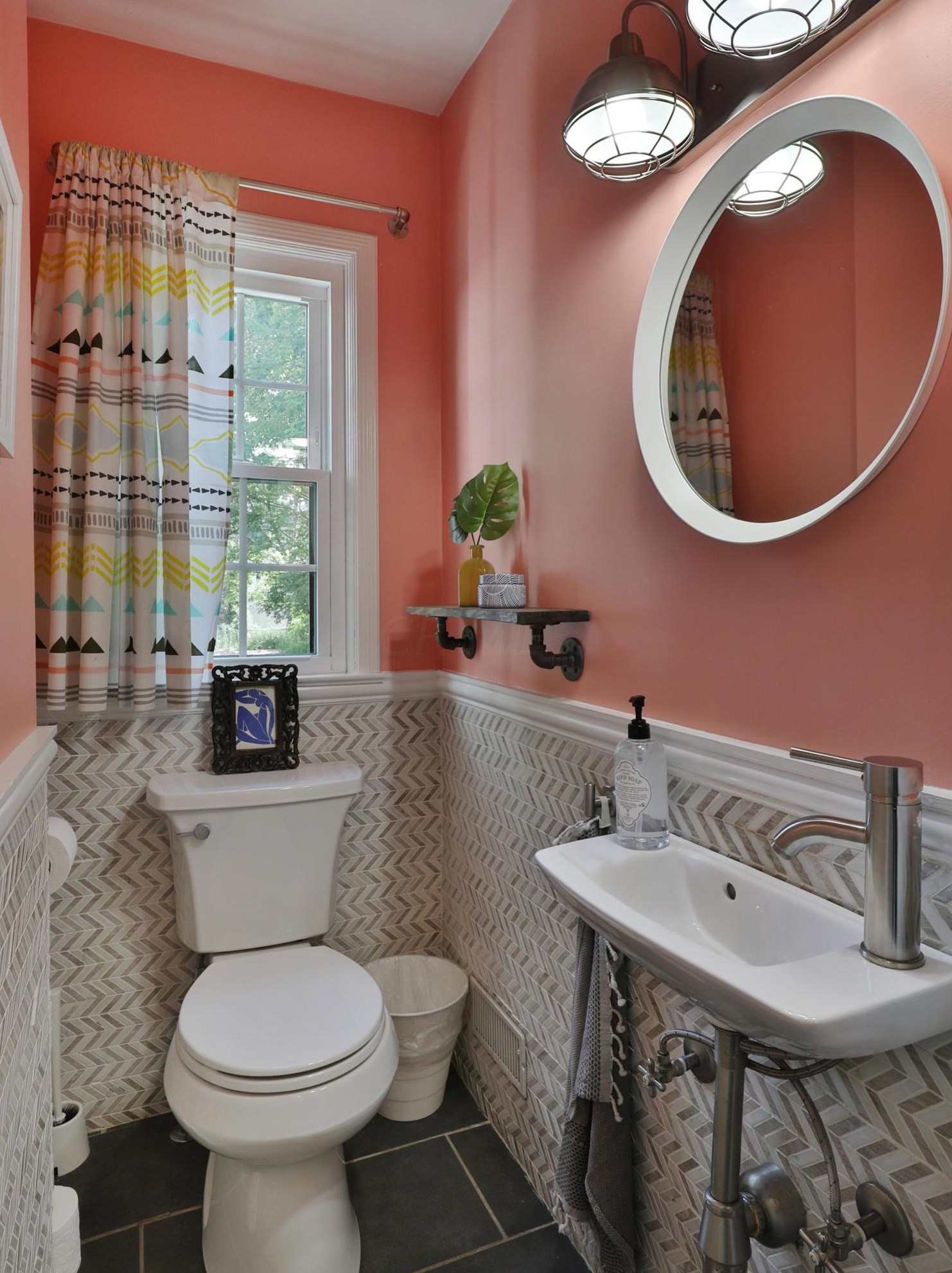 55 Henderson Rd, Columbus OH 43220-2288 exterior