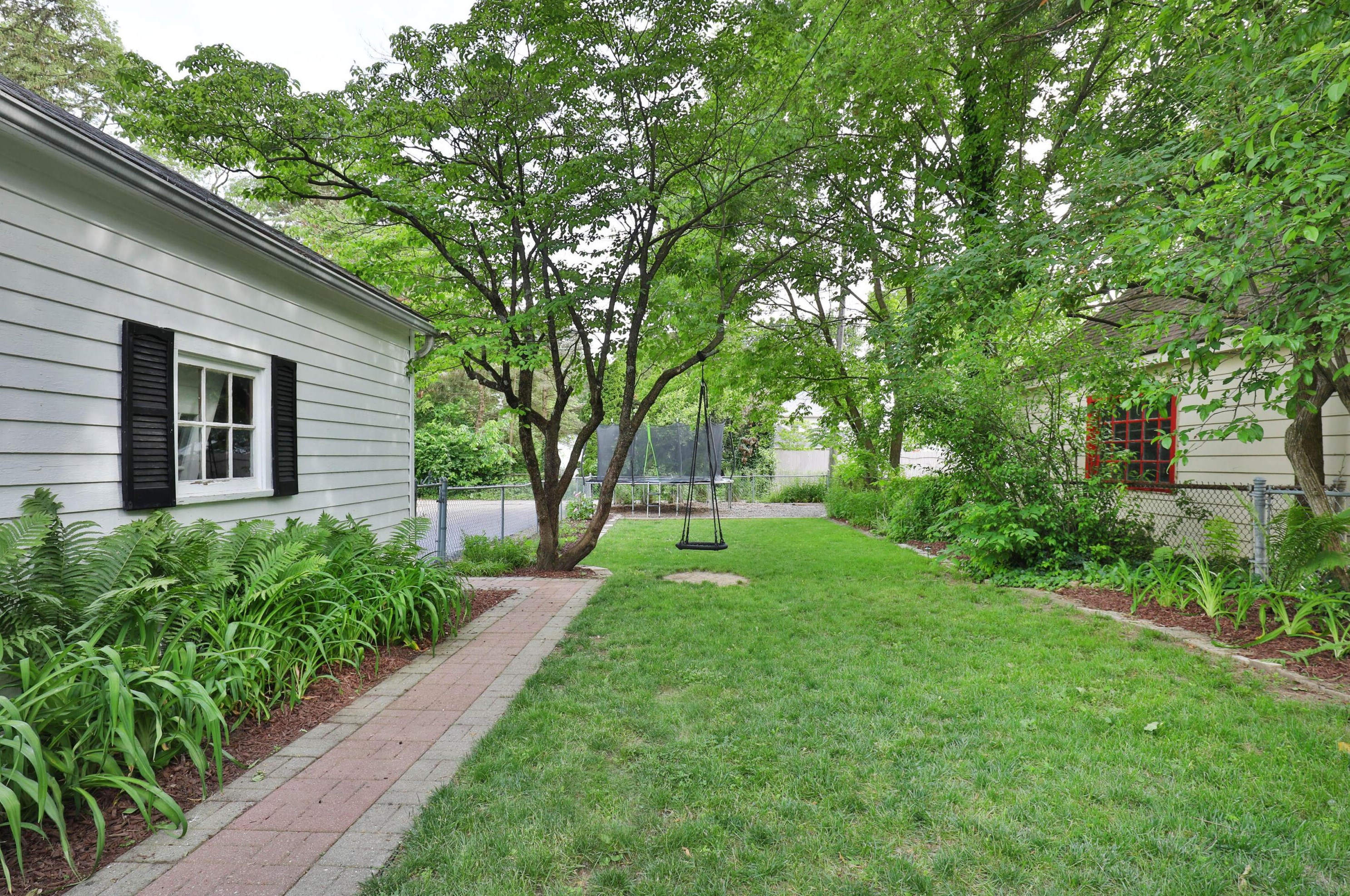 55 Henderson Rd, Columbus OH 43220-2288 exterior