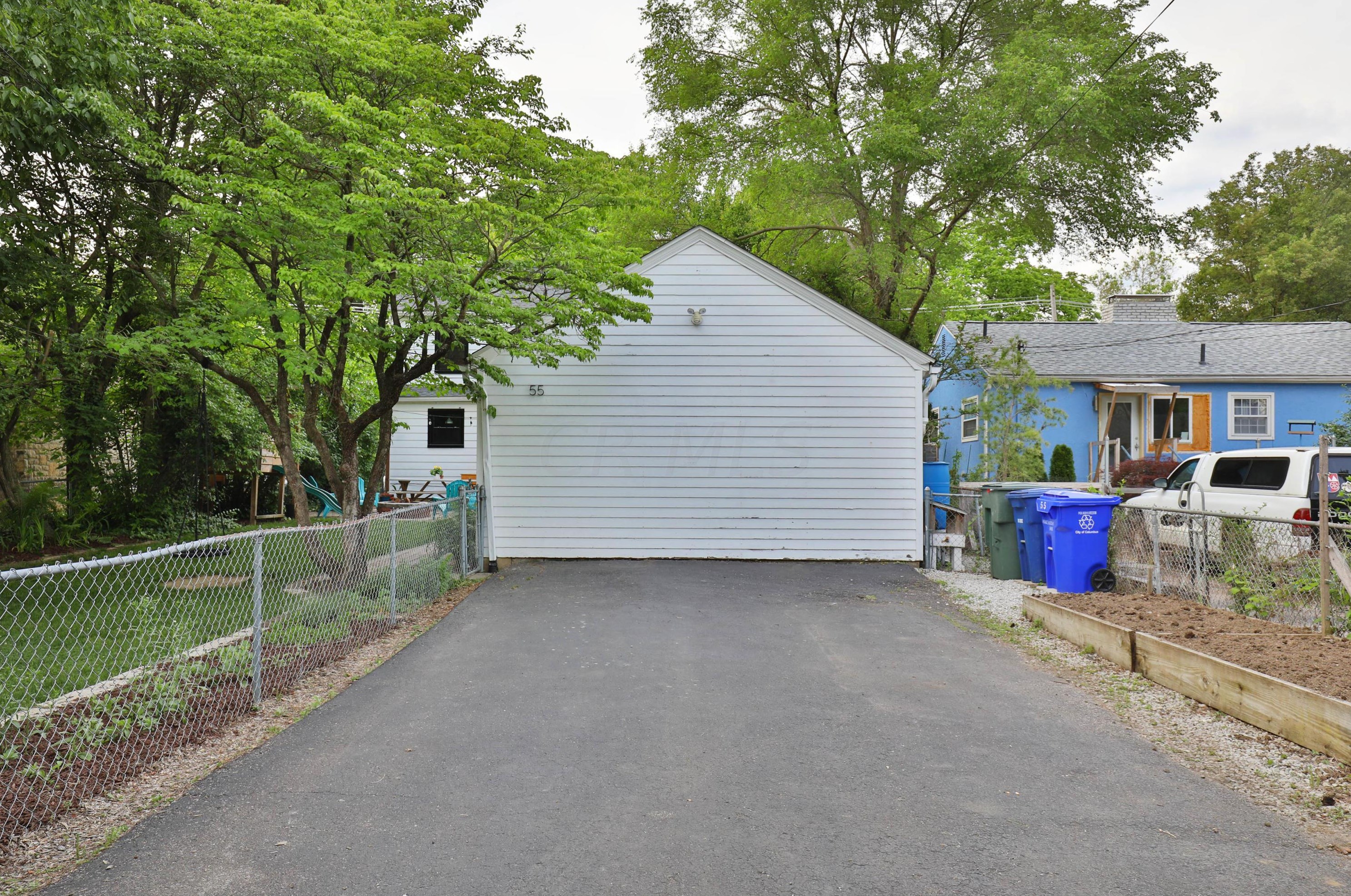 55 Henderson Rd, Columbus OH 43220-2288 exterior