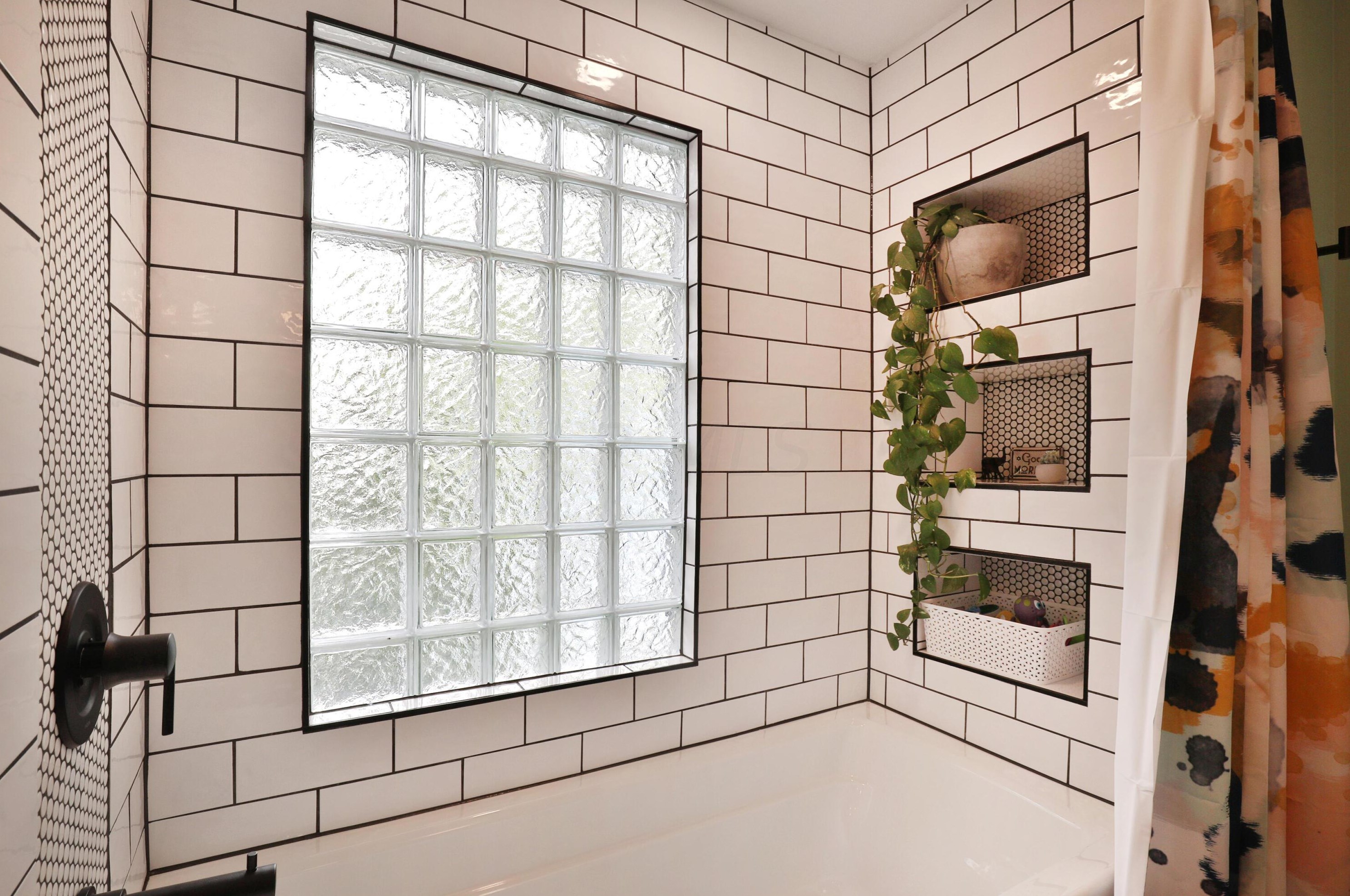 55 Henderson Rd, Columbus OH 43220-2288 exterior