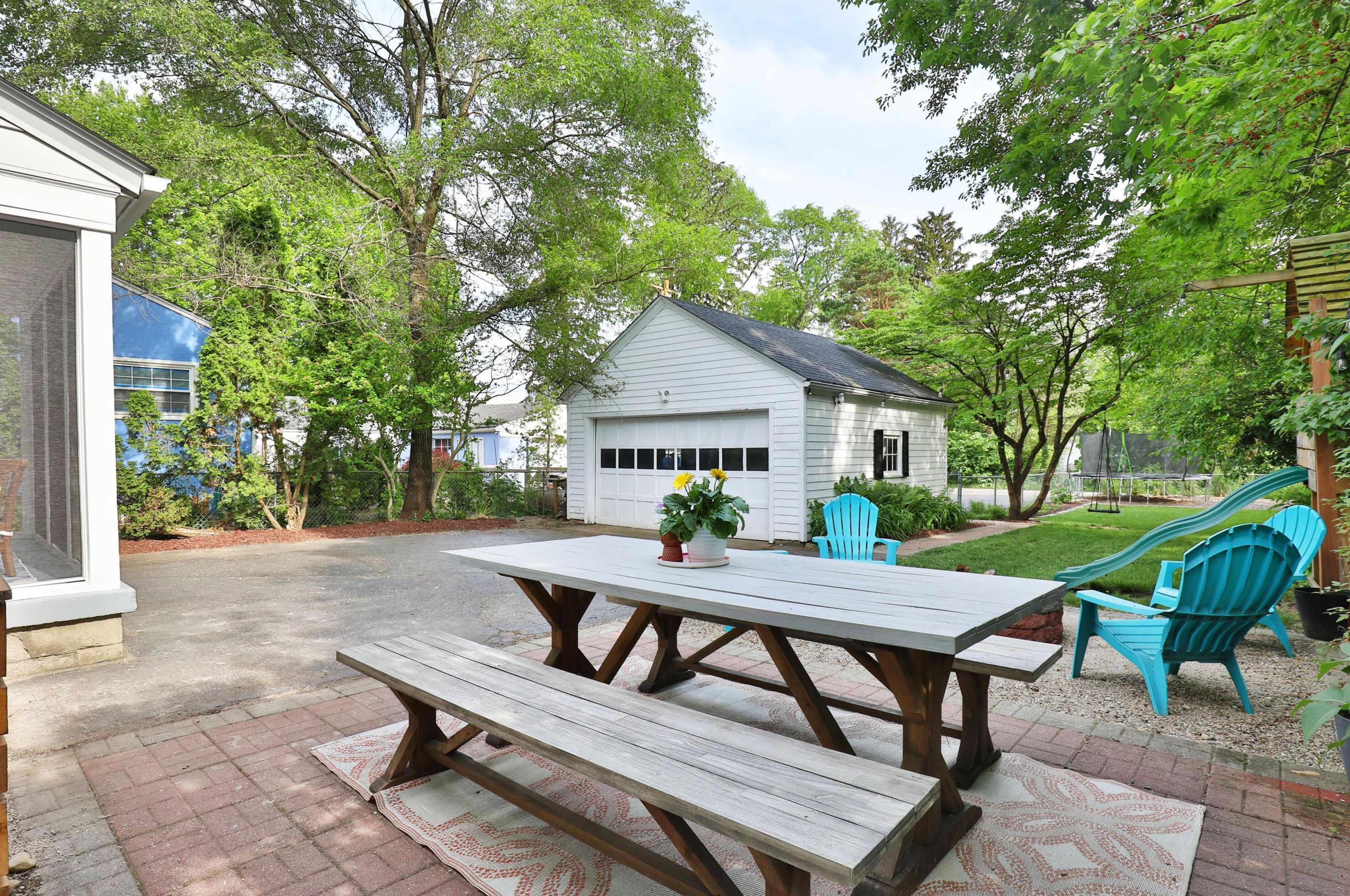 55 Henderson Rd, Columbus OH 43220-2288 exterior