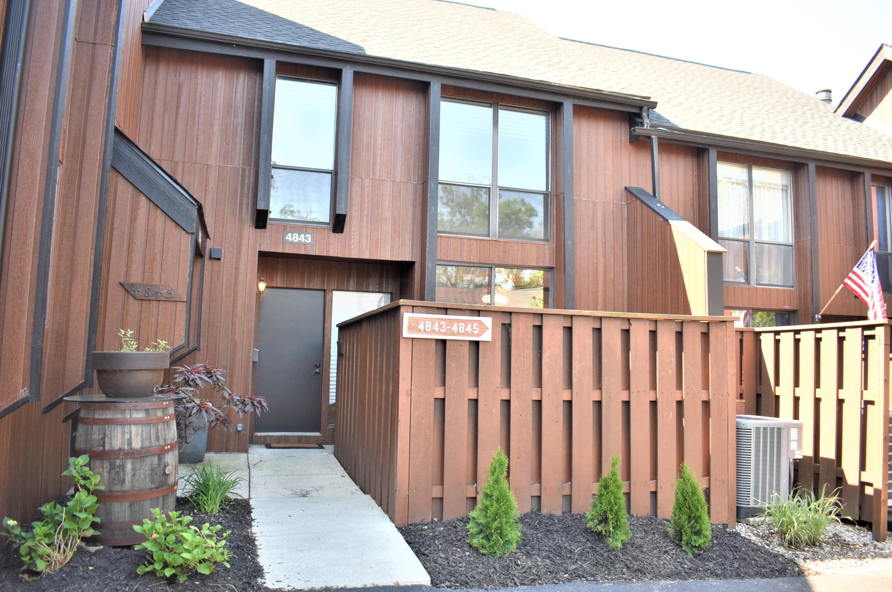 4843 Crazy Horse Ln, Westerville, OH 43081-4801