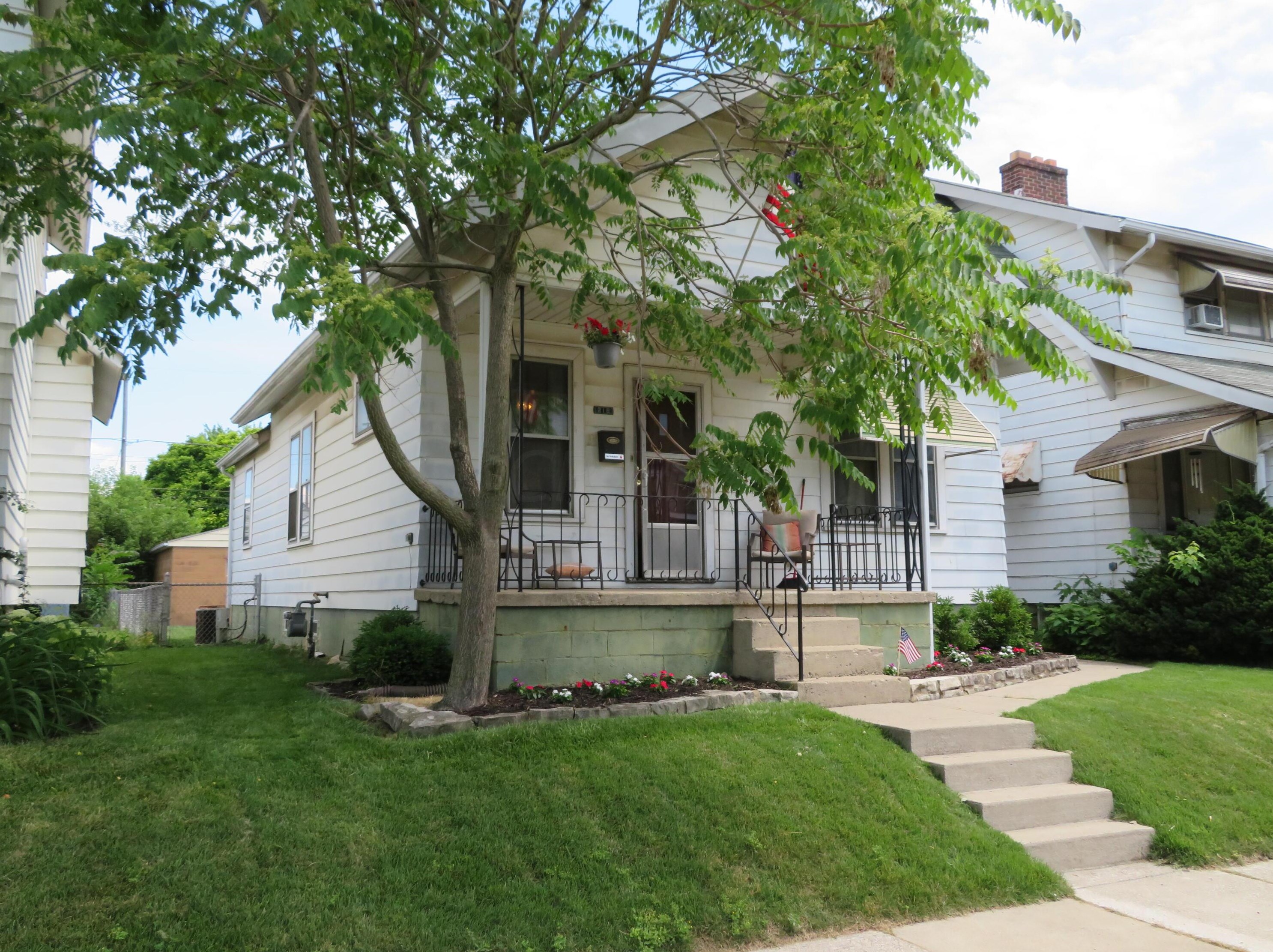 216 Hinman Ave, Columbus, OH 43207-1182