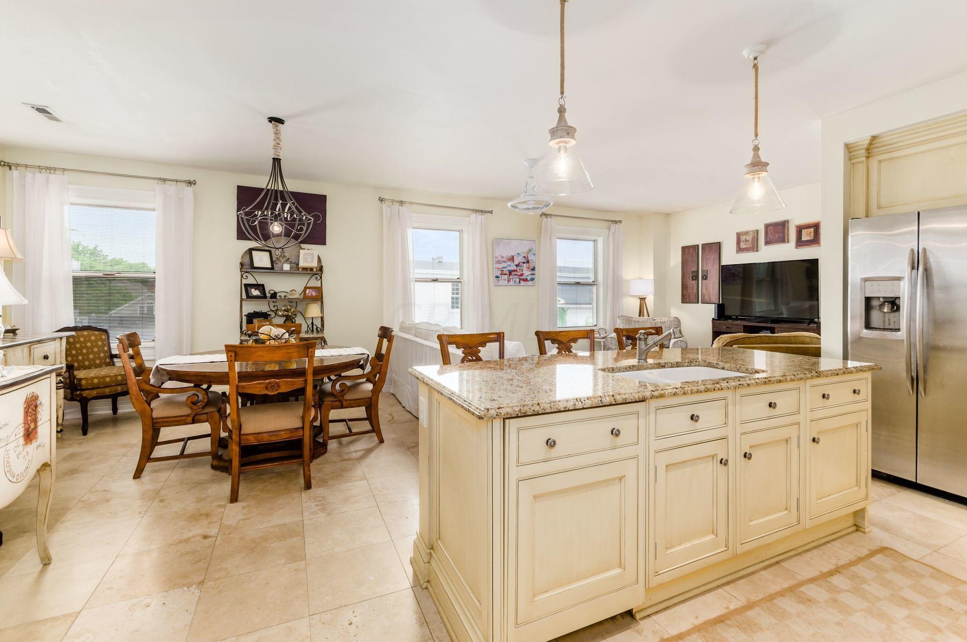 649 High St #302, Sharon Township, OH 43085
