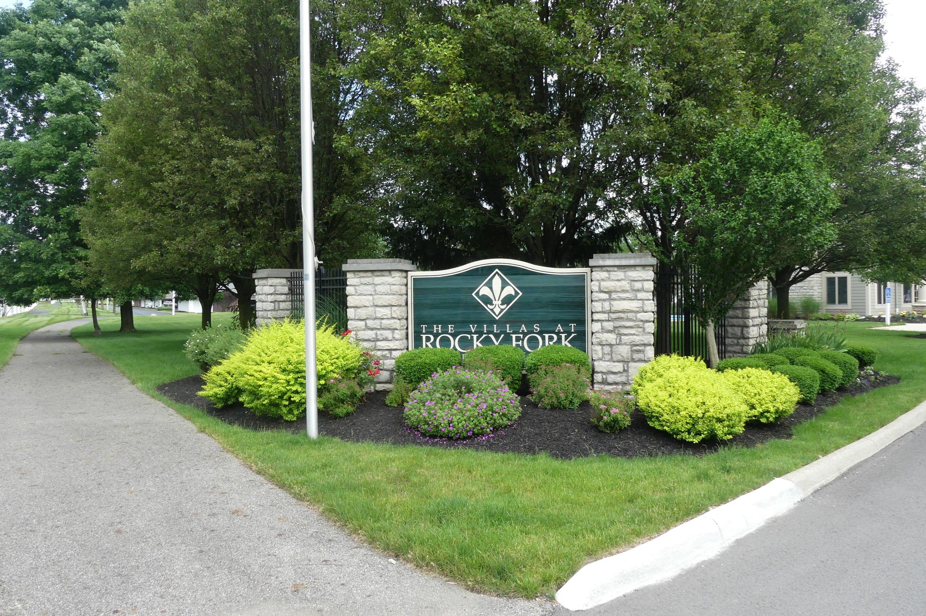 6515 Flanders Field Dr, Westerville, OH 43081-8809
