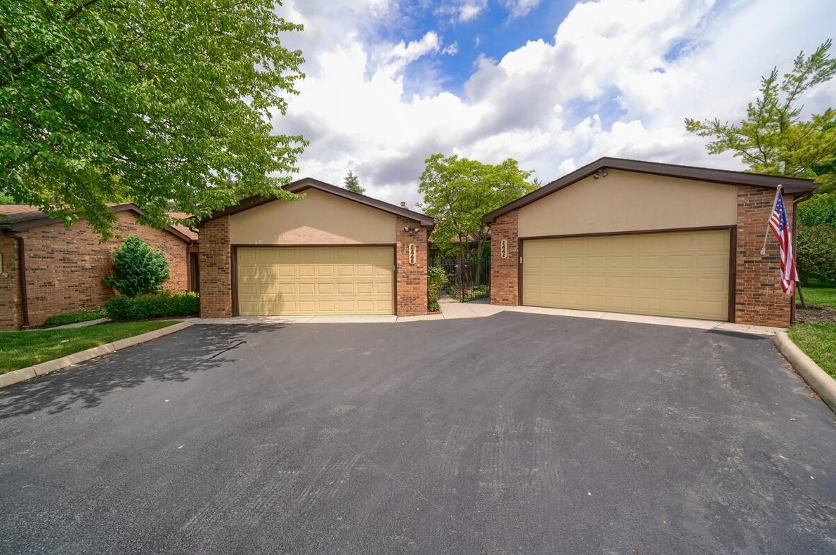 2446 Sherwood Villa, Columbus, OH 43221-2647