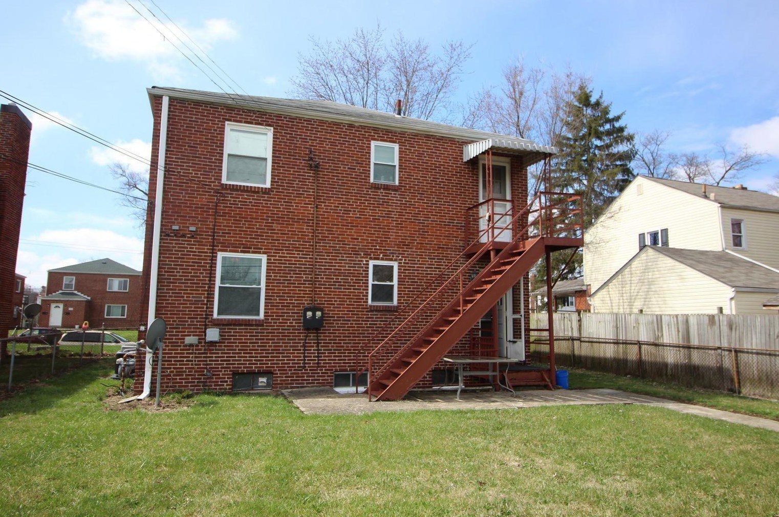 364 Chase Ave, Columbus, OH 43204-3019