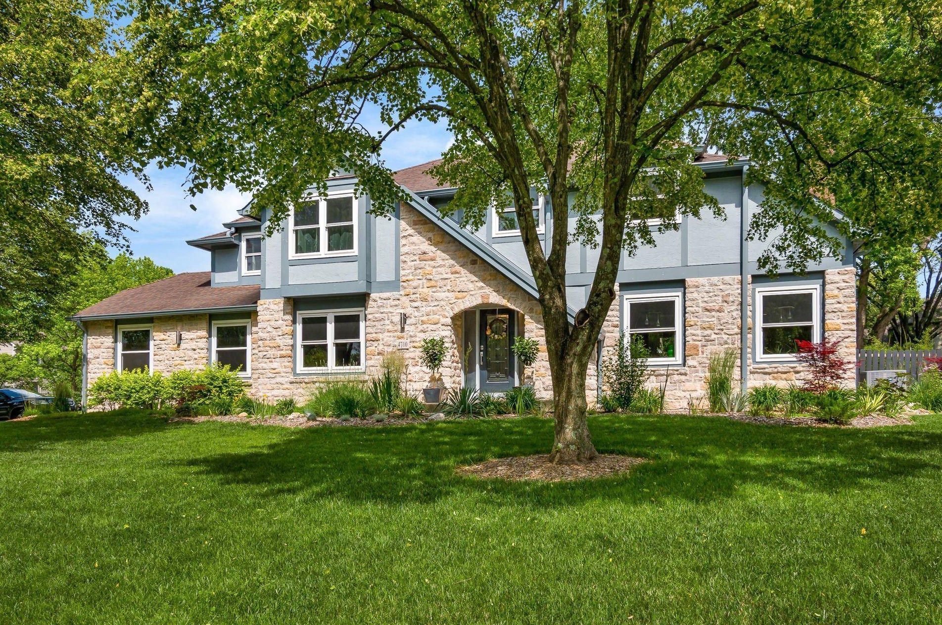 4710 Burbank Dr, Columbus, OH 43220-2810
