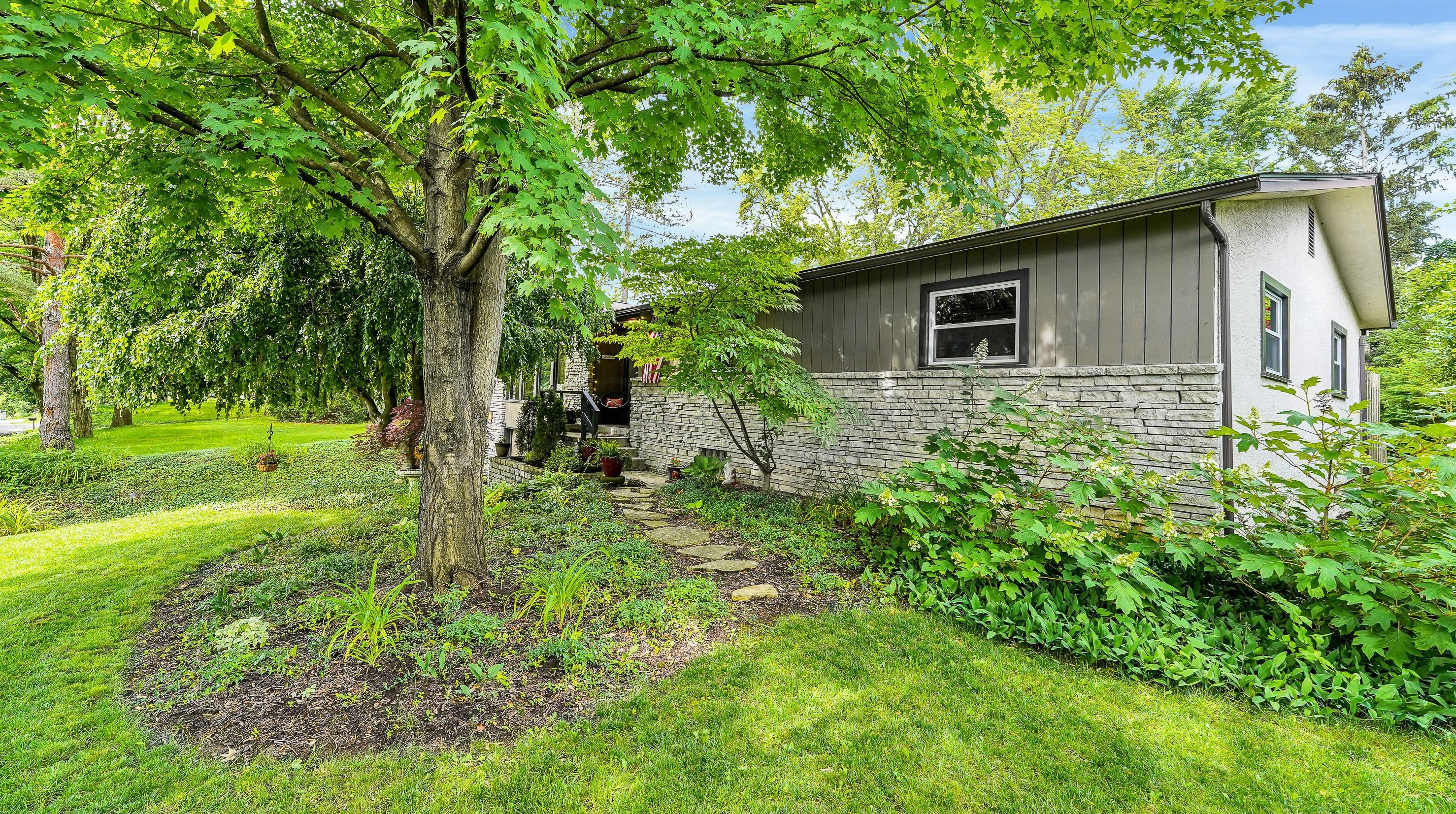 4229 Olentangy River Rd, Columbus, OH 43214-2966