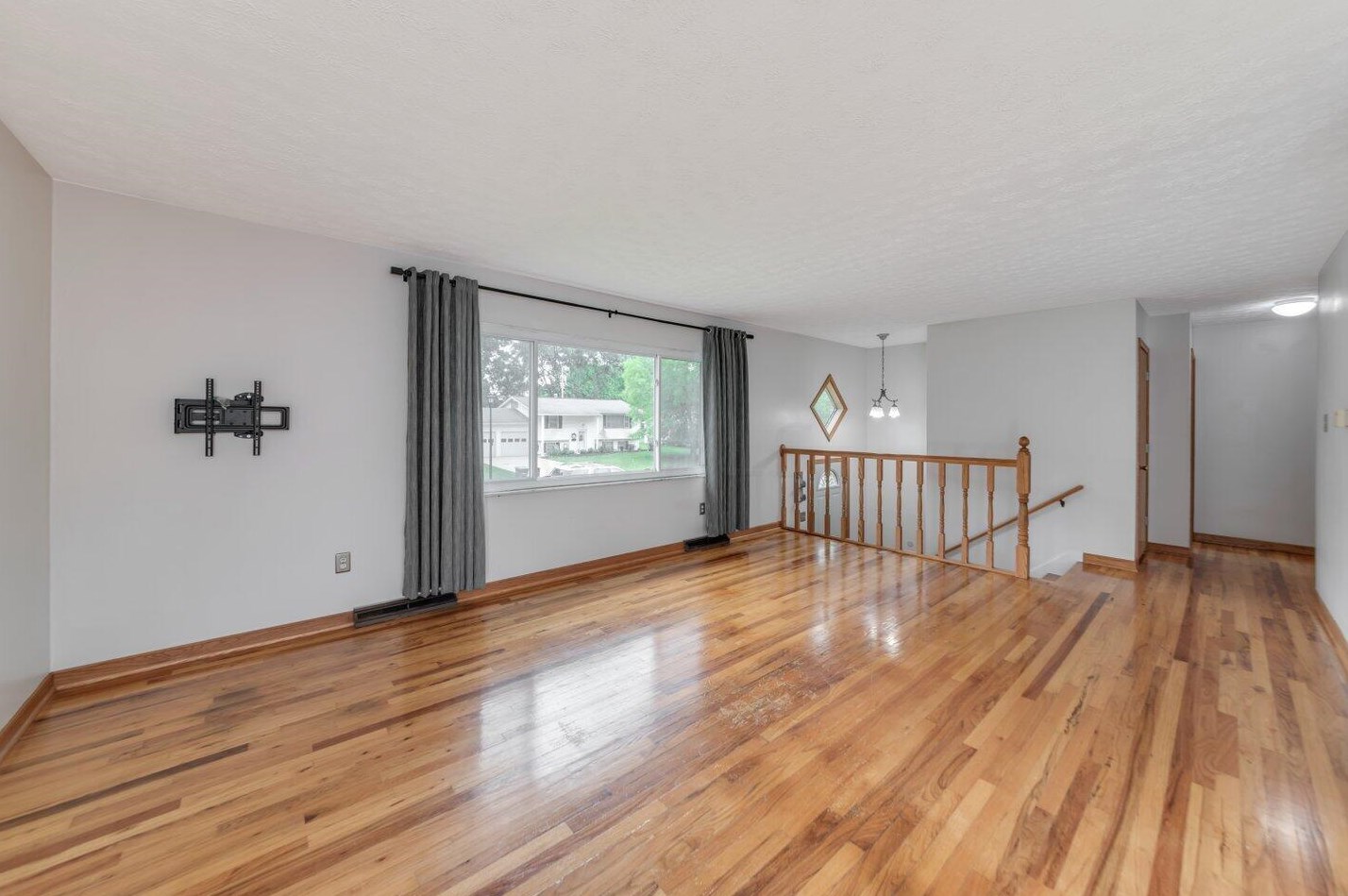 151 Cherokee Dr, Westerville, OH 43081-2606