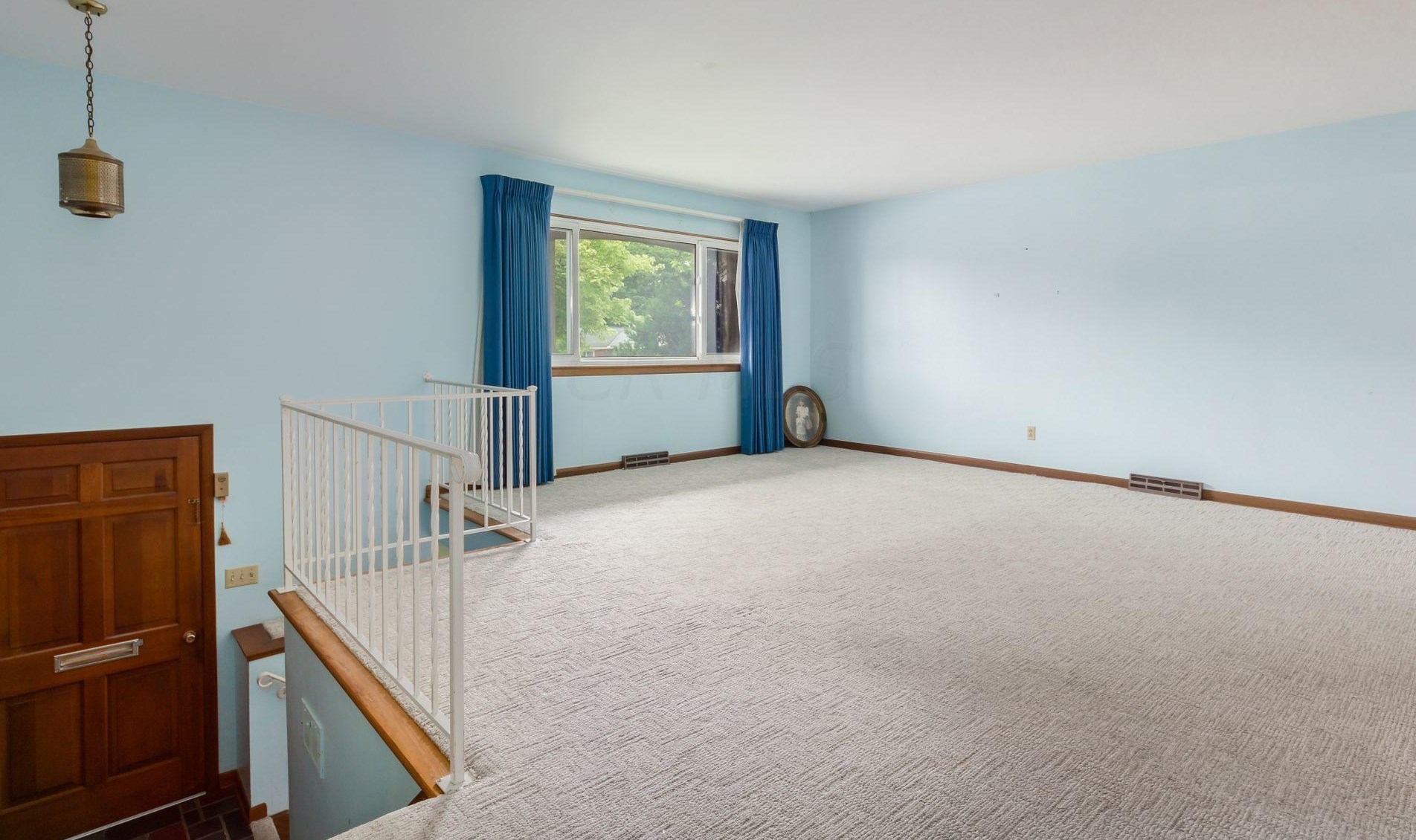952 Amberly Pl, Columbus, OH 43220-4102