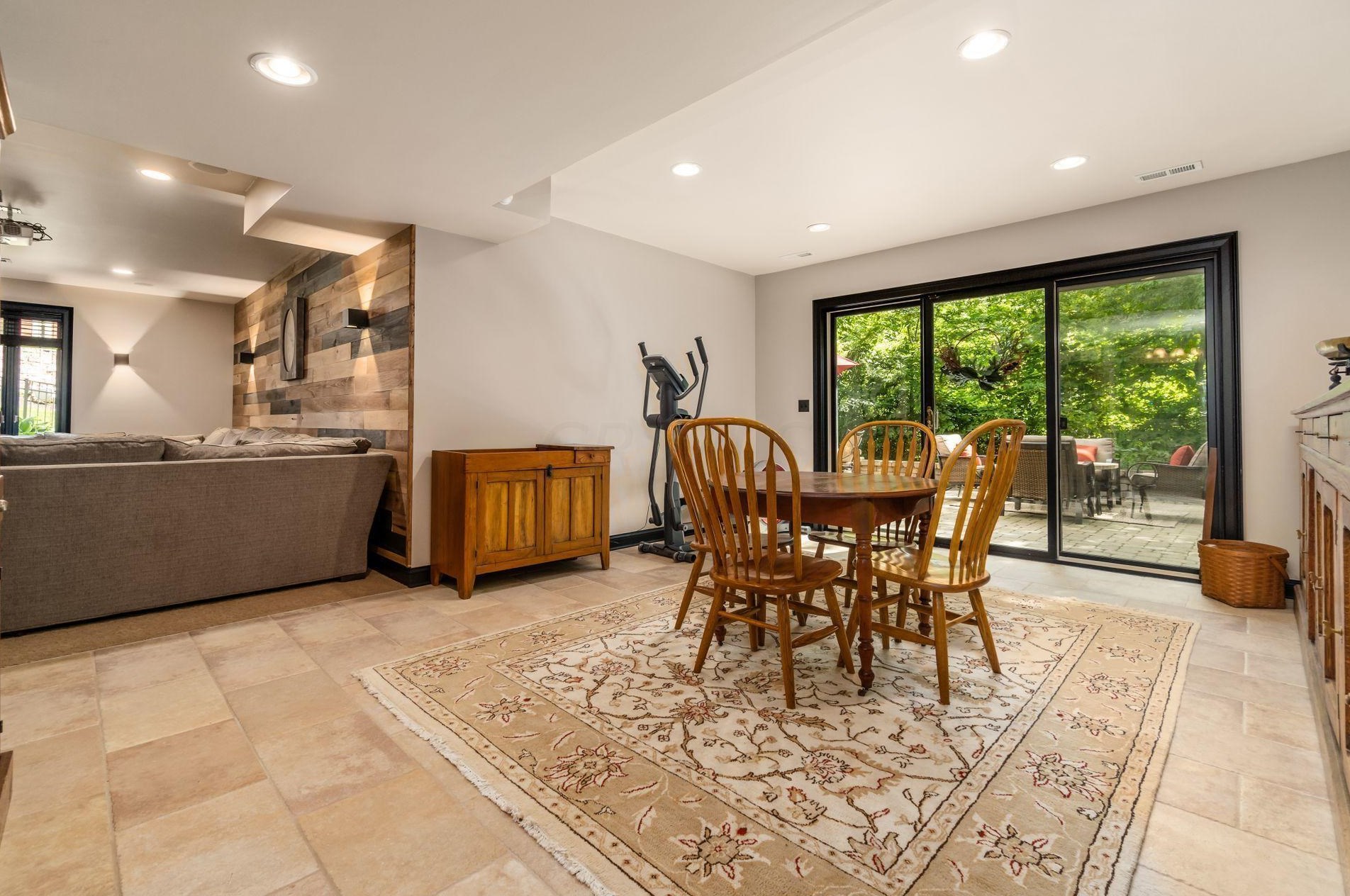 210 Cherokee Ct, Pickerington OH  43147-8047 exterior