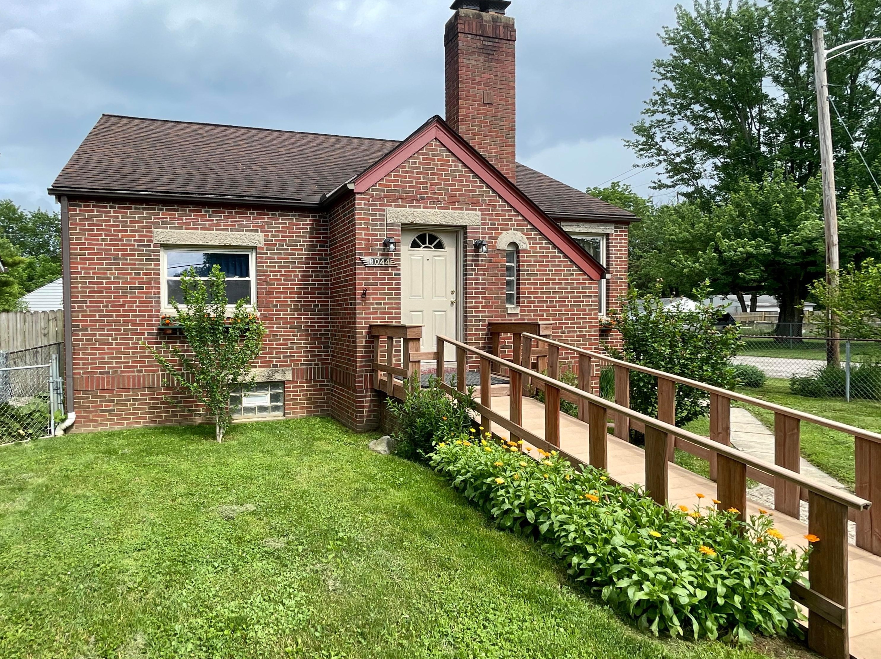 3044 Medina Ave, Columbus, OH 43224-4220