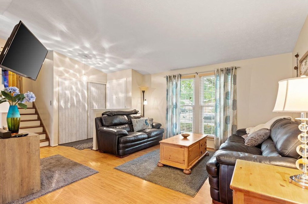 3169 Winding Creek Dr, Columbus, OH 43223-3529