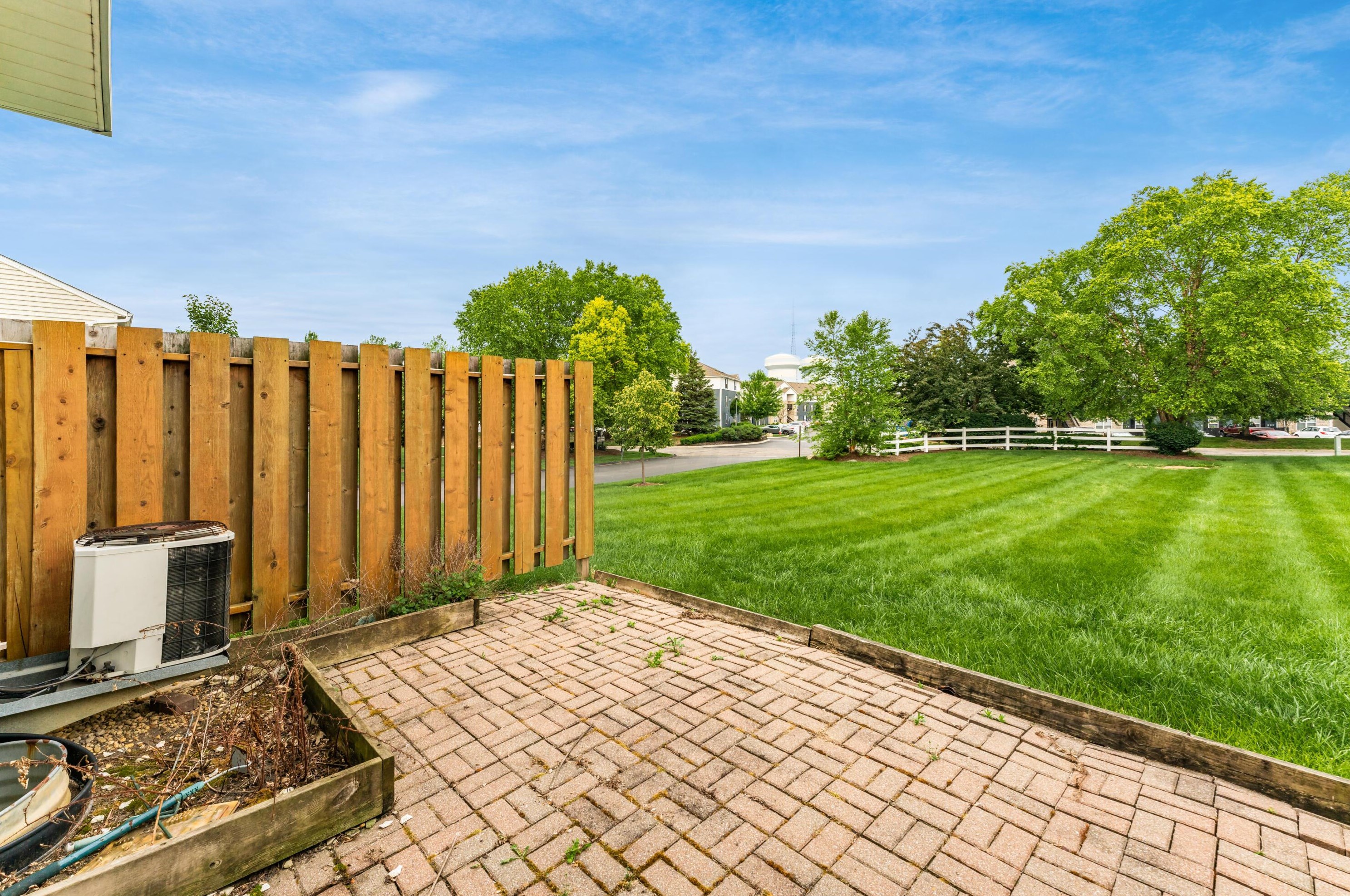 910 Charleston Way Dr, Westerville, OH 43081-5595