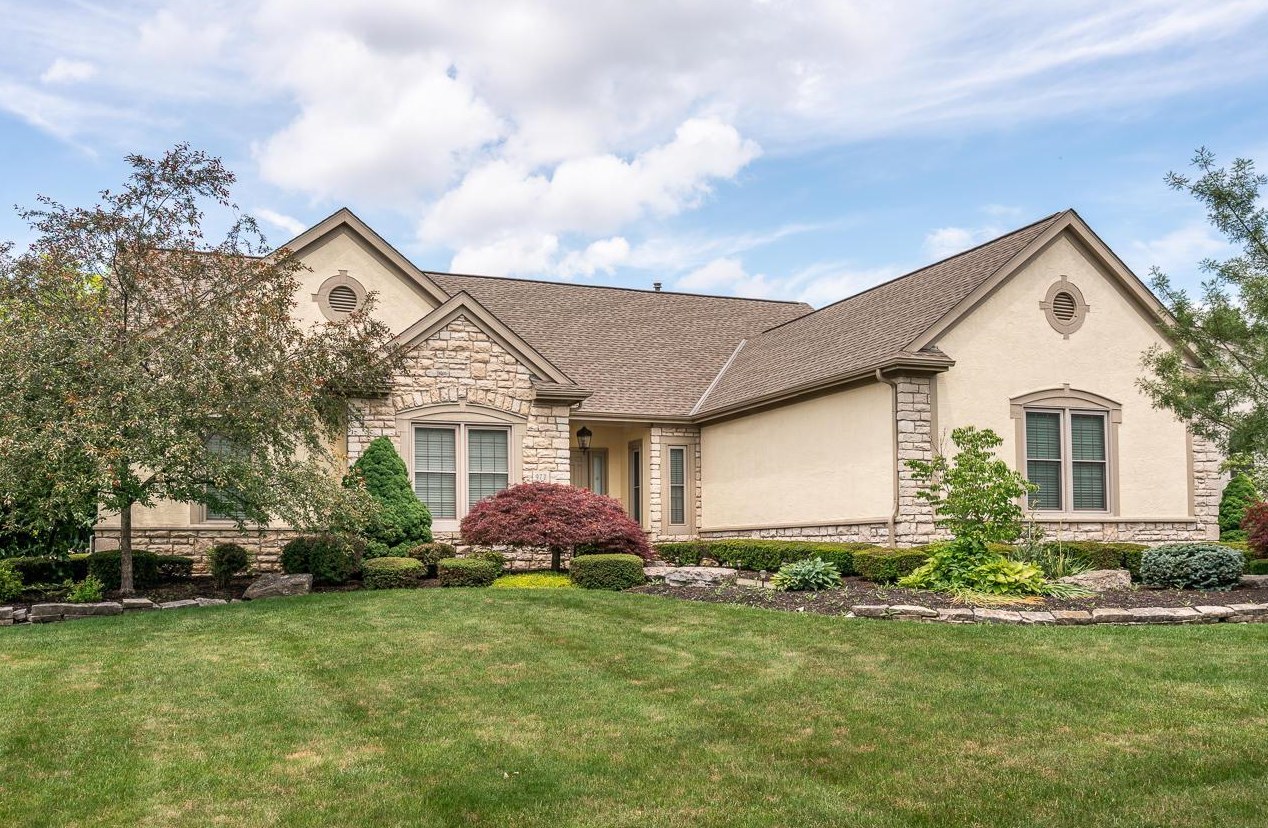 977 Ridge Crest Dr, Columbus, OH 43230-4540