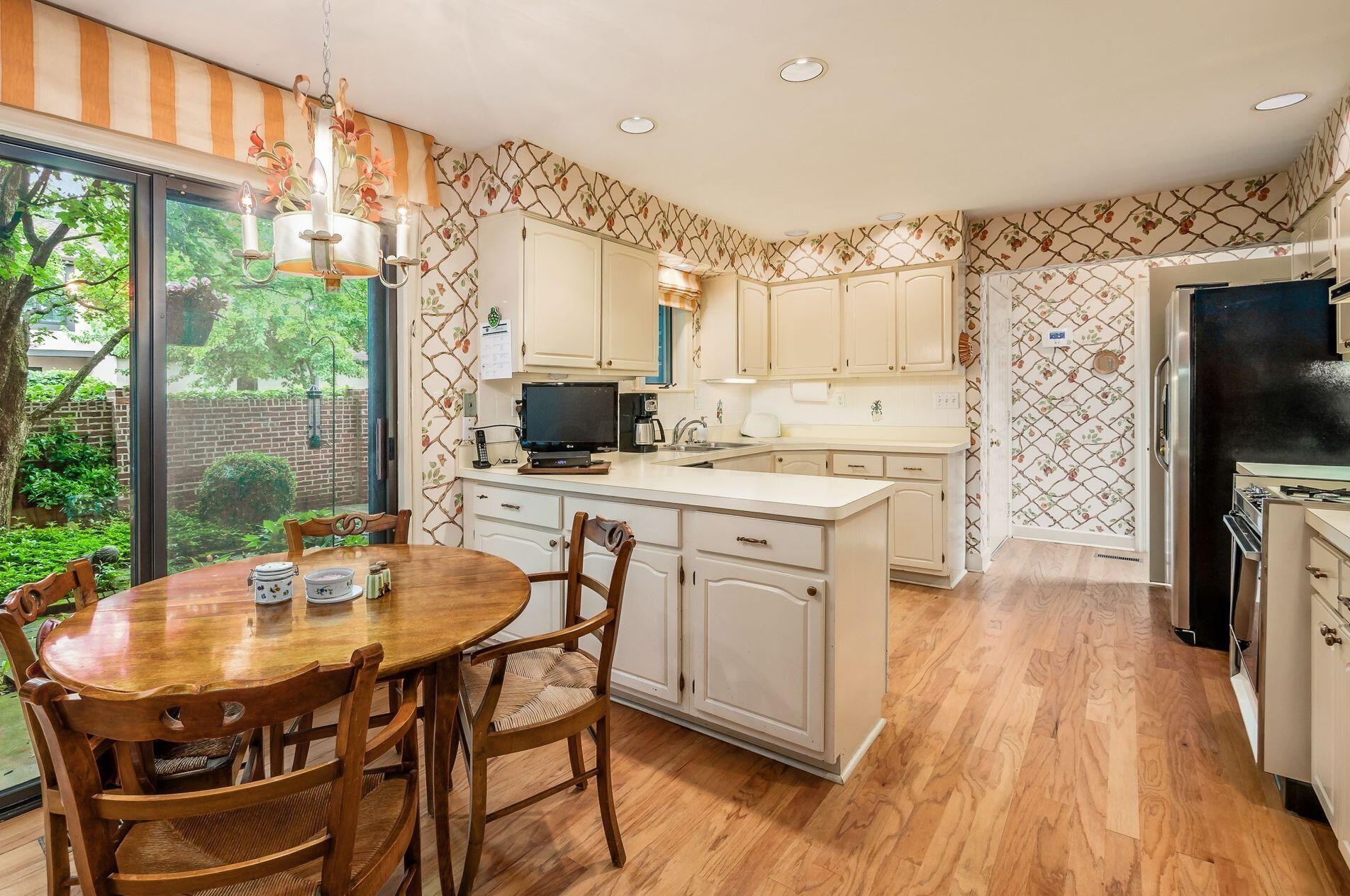 5696 Bastille Pl, Columbus OH 43213-4404 exterior