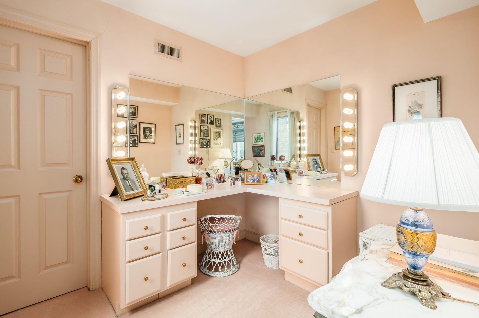 5696 Bastille Pl, Columbus OH 43213-4404 exterior