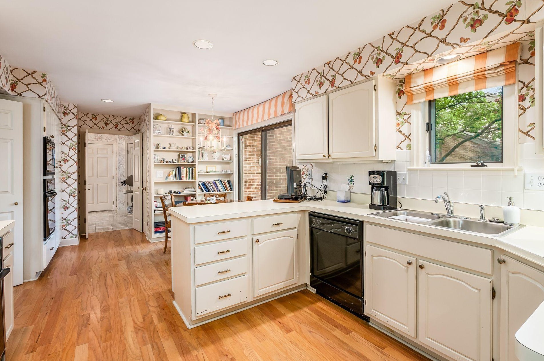 5696 Bastille Pl, Columbus OH 43213-4404 exterior