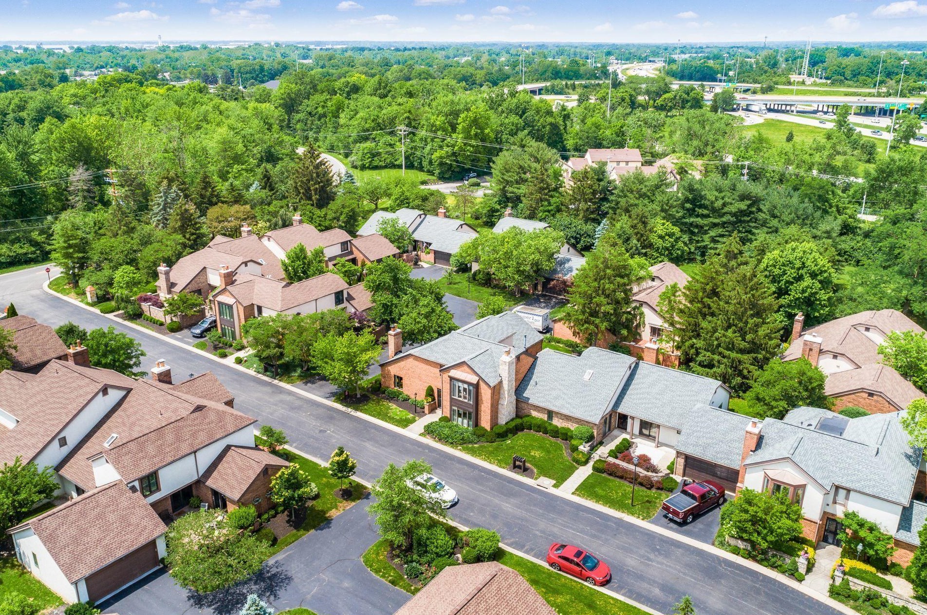 5696 Bastille Pl, Columbus OH 43213-4404 exterior