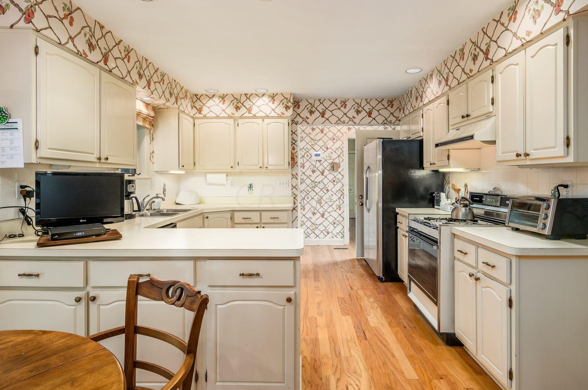 5696 Bastille Pl, Columbus OH 43213-4404 exterior