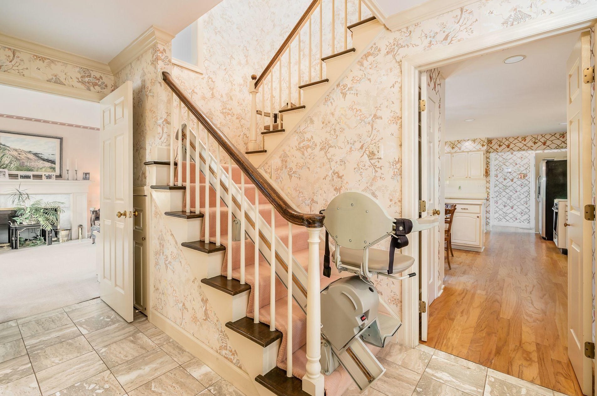 5696 Bastille Pl, Columbus OH 43213-4404 exterior