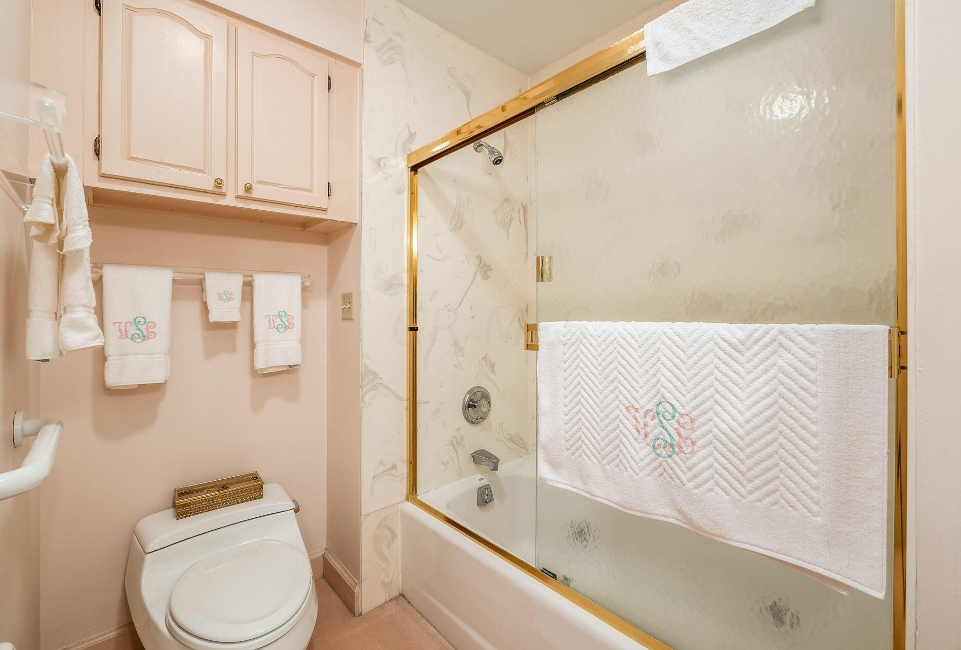 5696 Bastille Pl, Columbus OH 43213-4404 exterior