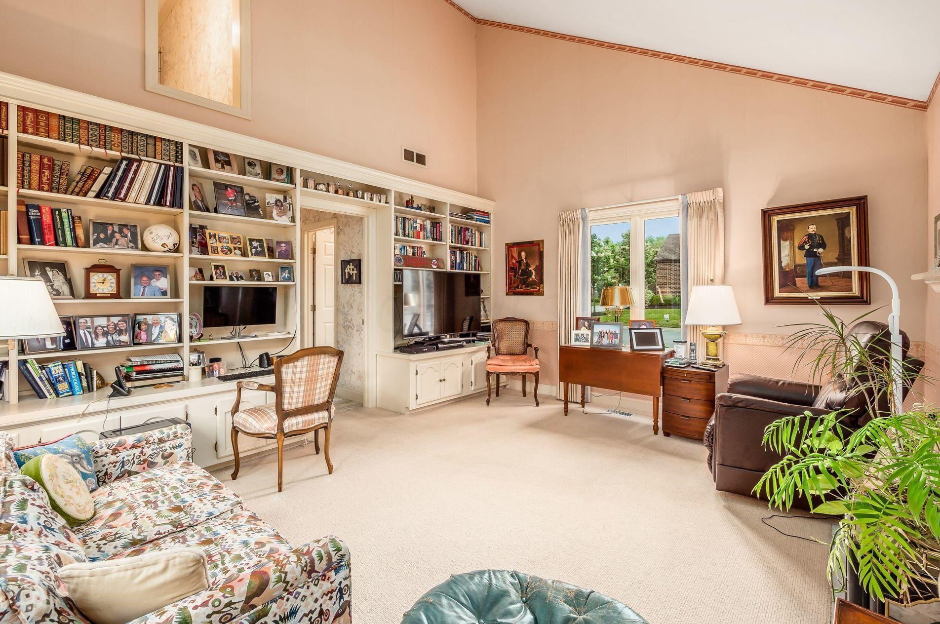 5696 Bastille Pl, Columbus OH 43213-4404 exterior