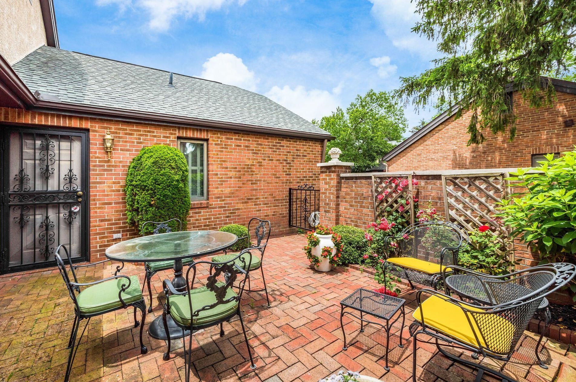 5696 Bastille Pl, Columbus OH 43213-4404 exterior