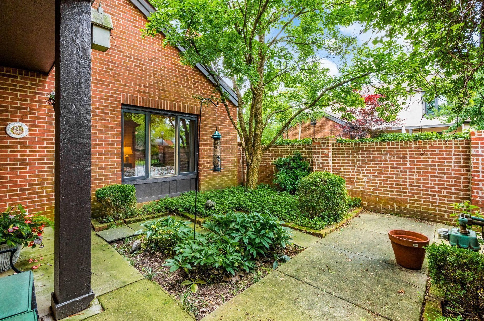 5696 Bastille Pl, Columbus OH 43213-4404 exterior