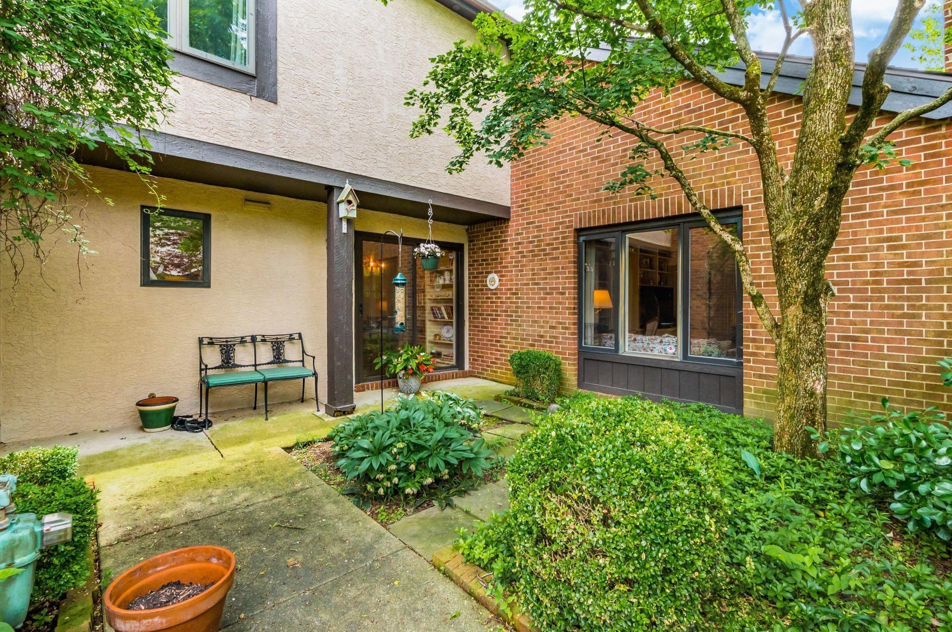 5696 Bastille Pl, Columbus OH 43213-4404 exterior