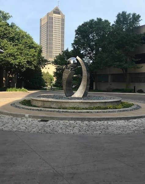 1 Miranova Pl, Columbus OH  43215-5072 exterior