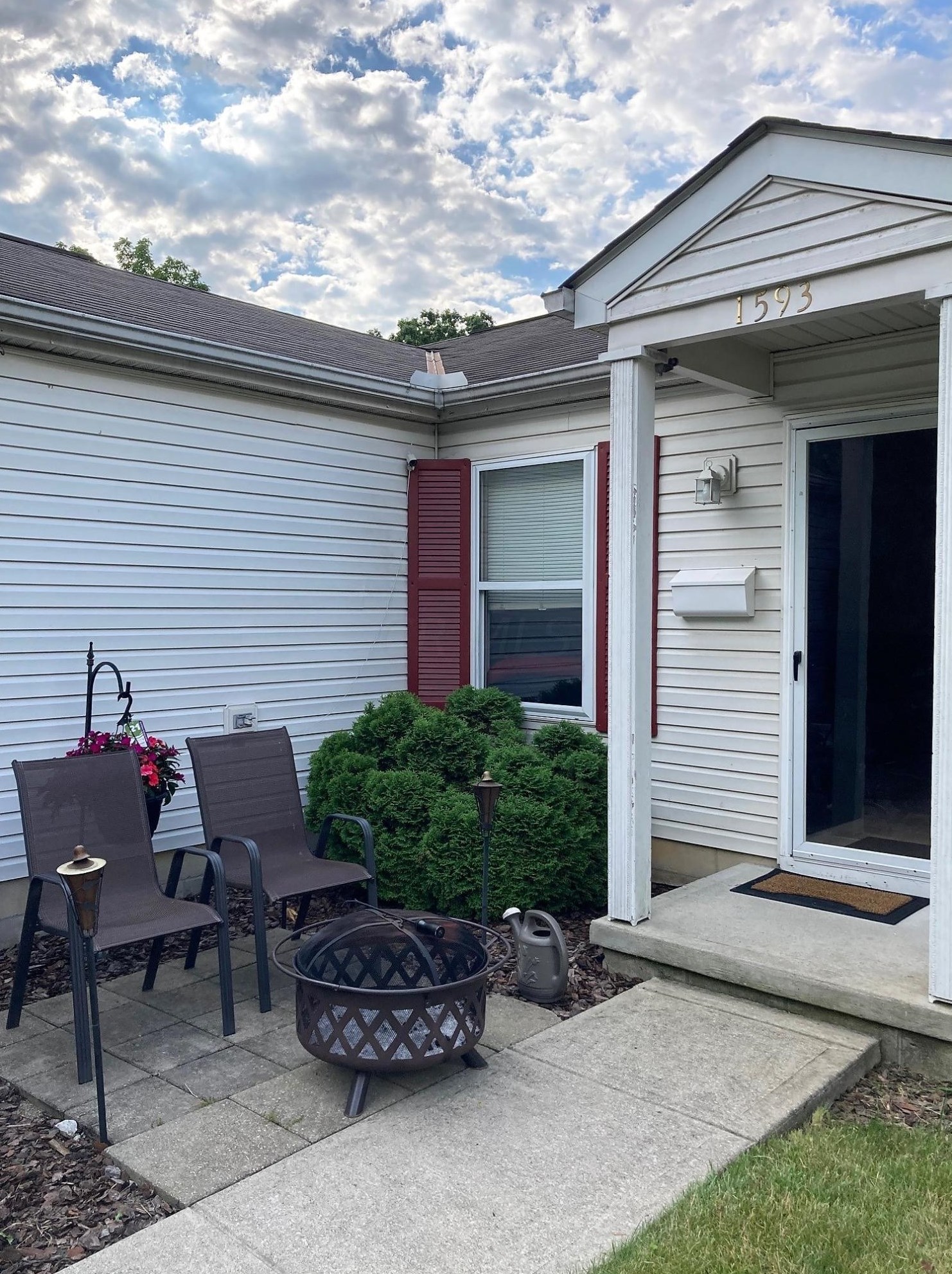 1593 Hansen Ave, Columbus, OH 43224-2862