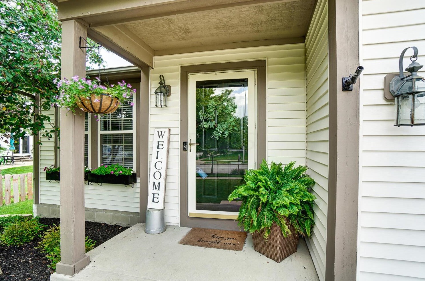 5832 Whitestone Dr, Columbus, OH 43228-9280
