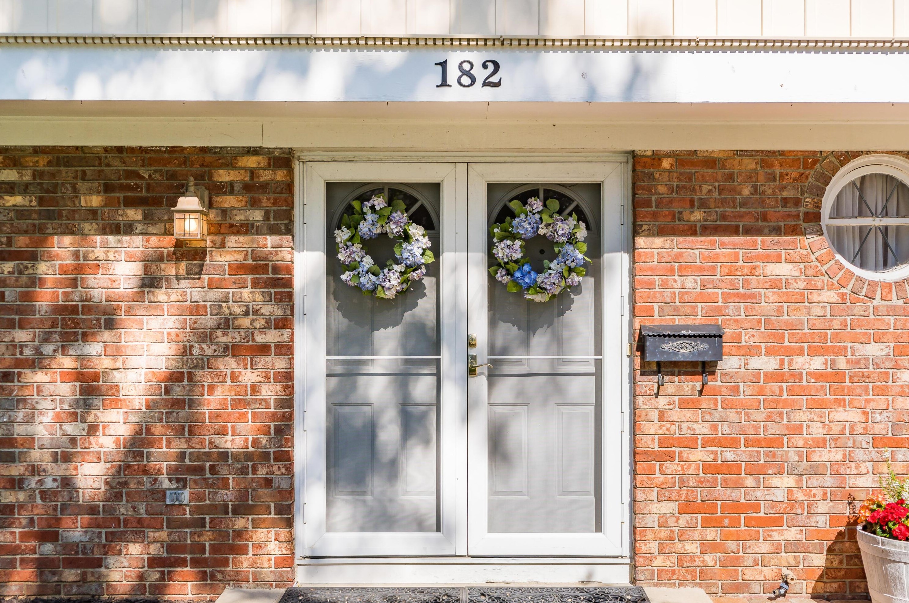 182 Storington Rd, Westerville, OH 43081-1317