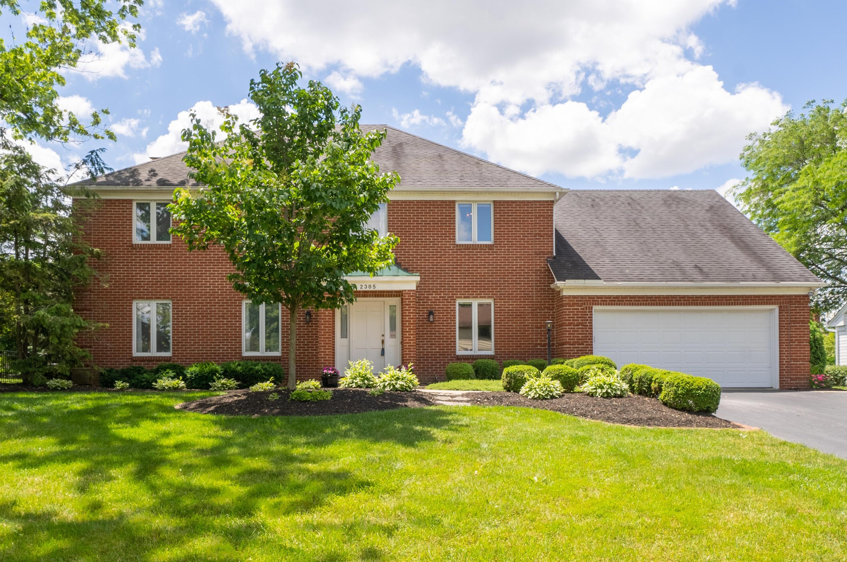 2385 Sandover Rd, Columbus, OH 43220-2844