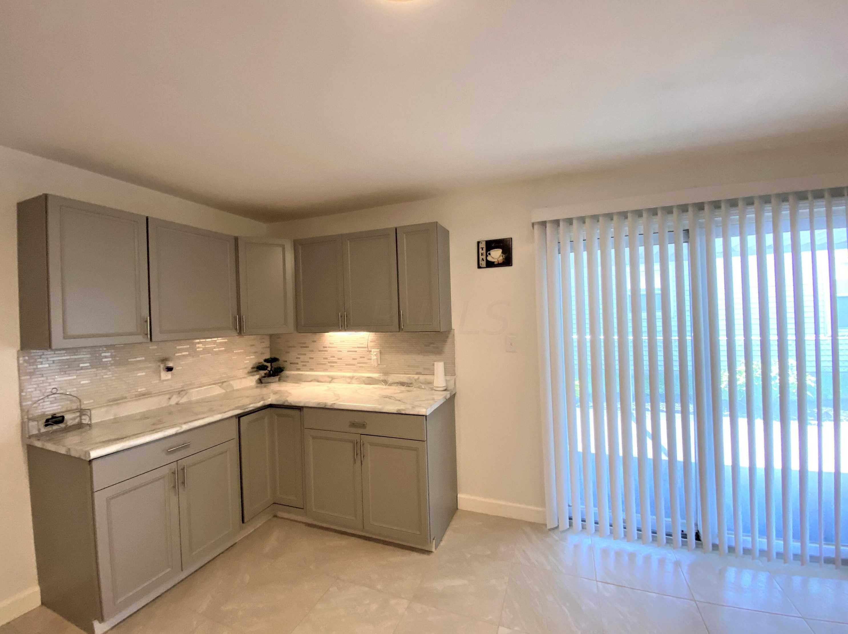 2417 Mecca Rd, Columbus OH  43224-4643 exterior