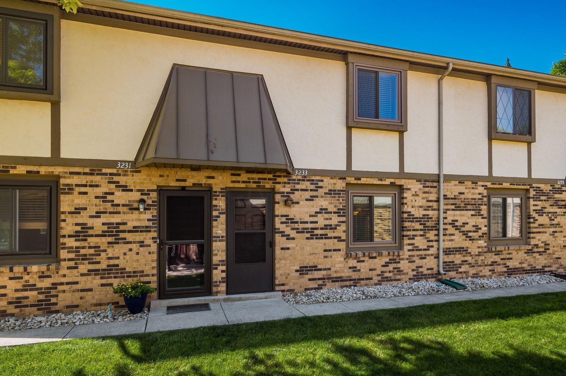 3233 Summertime Ct, Columbus, OH 43221-4638