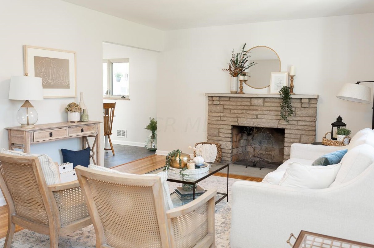 390 Dunedin Rd, Columbus OH  43214-3806 exterior