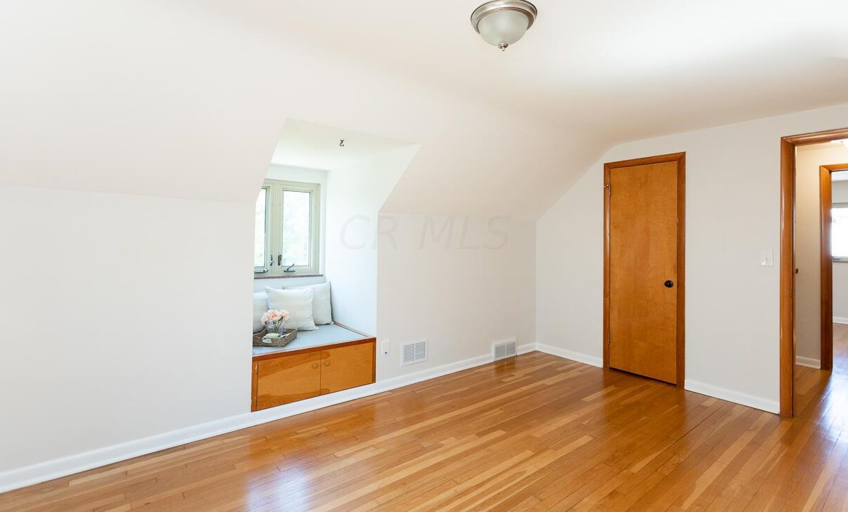 390 Dunedin Rd, Columbus OH  43214-3806 exterior